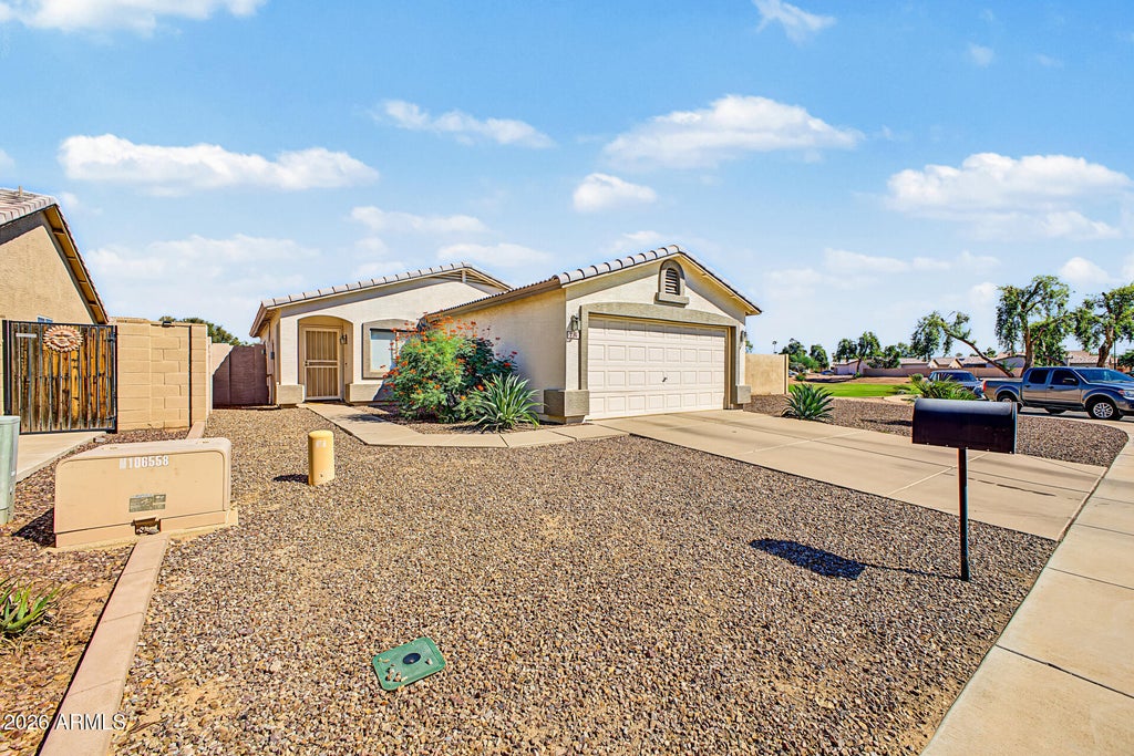 Photo of 726 E Mahoney Circle, Buckeye, AZ 85326 (MLS # 7091904)