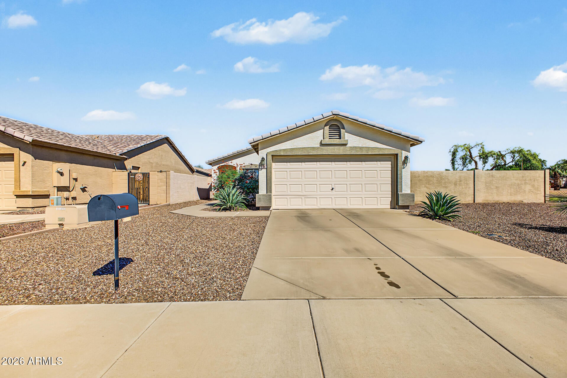 726 E MAHONEY Circle