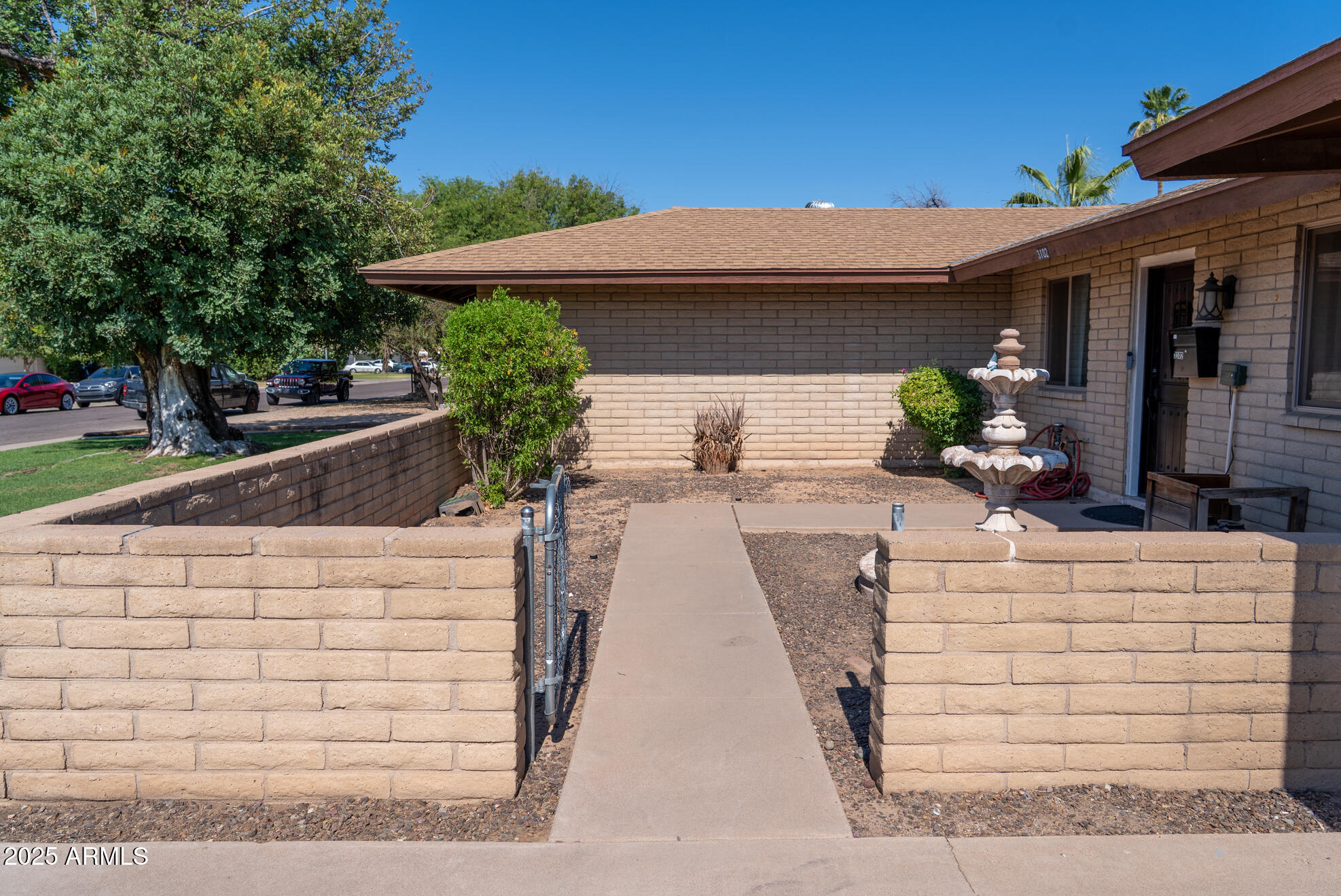 3102 W PARADISE Drive