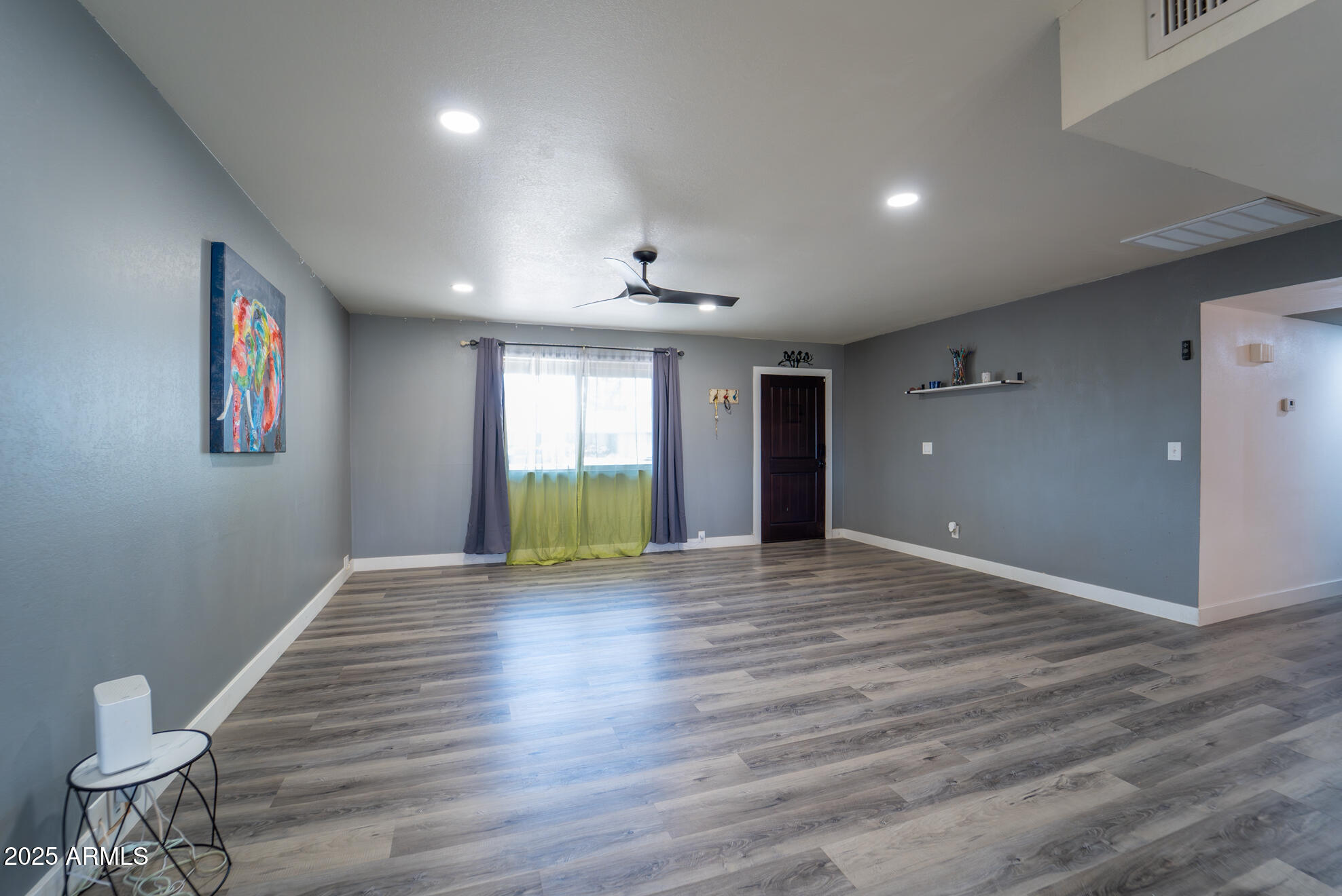 3102 W PARADISE Drive