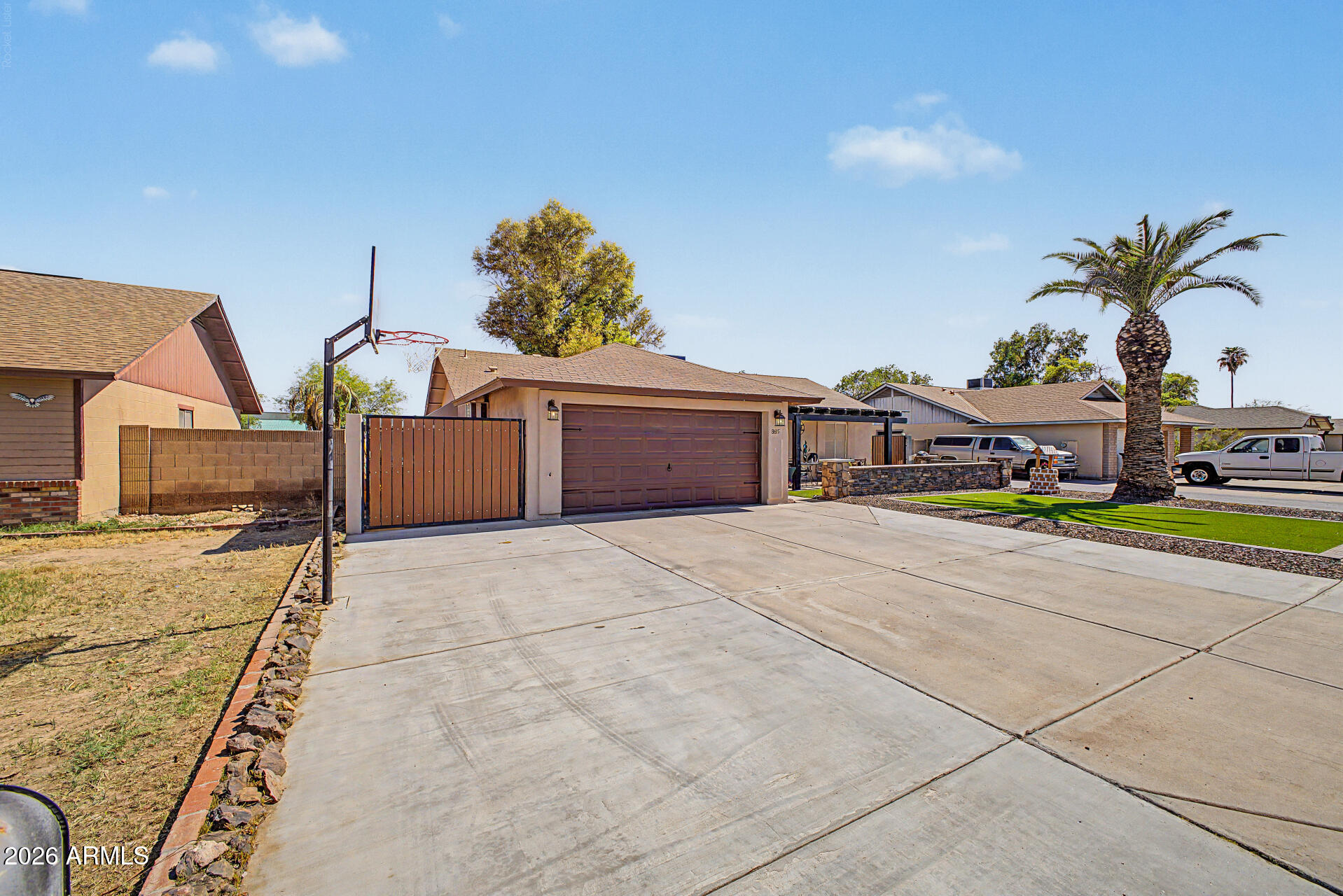 8615 W DIANA Avenue