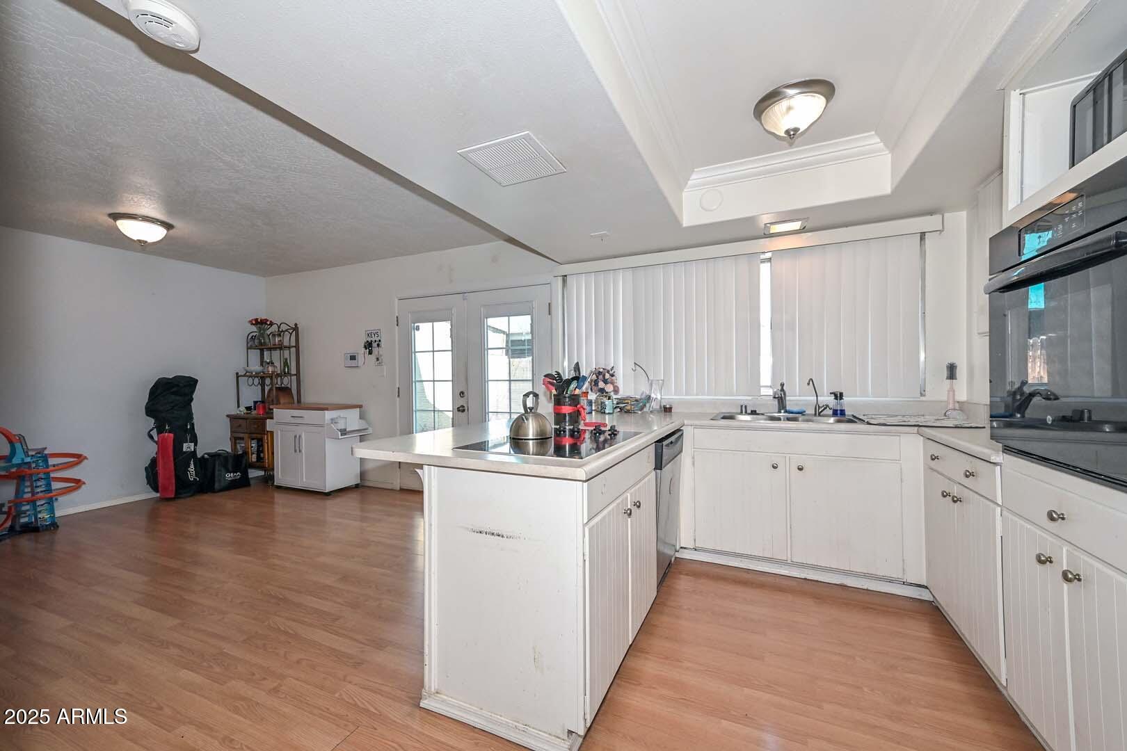 2051 W ELM Street