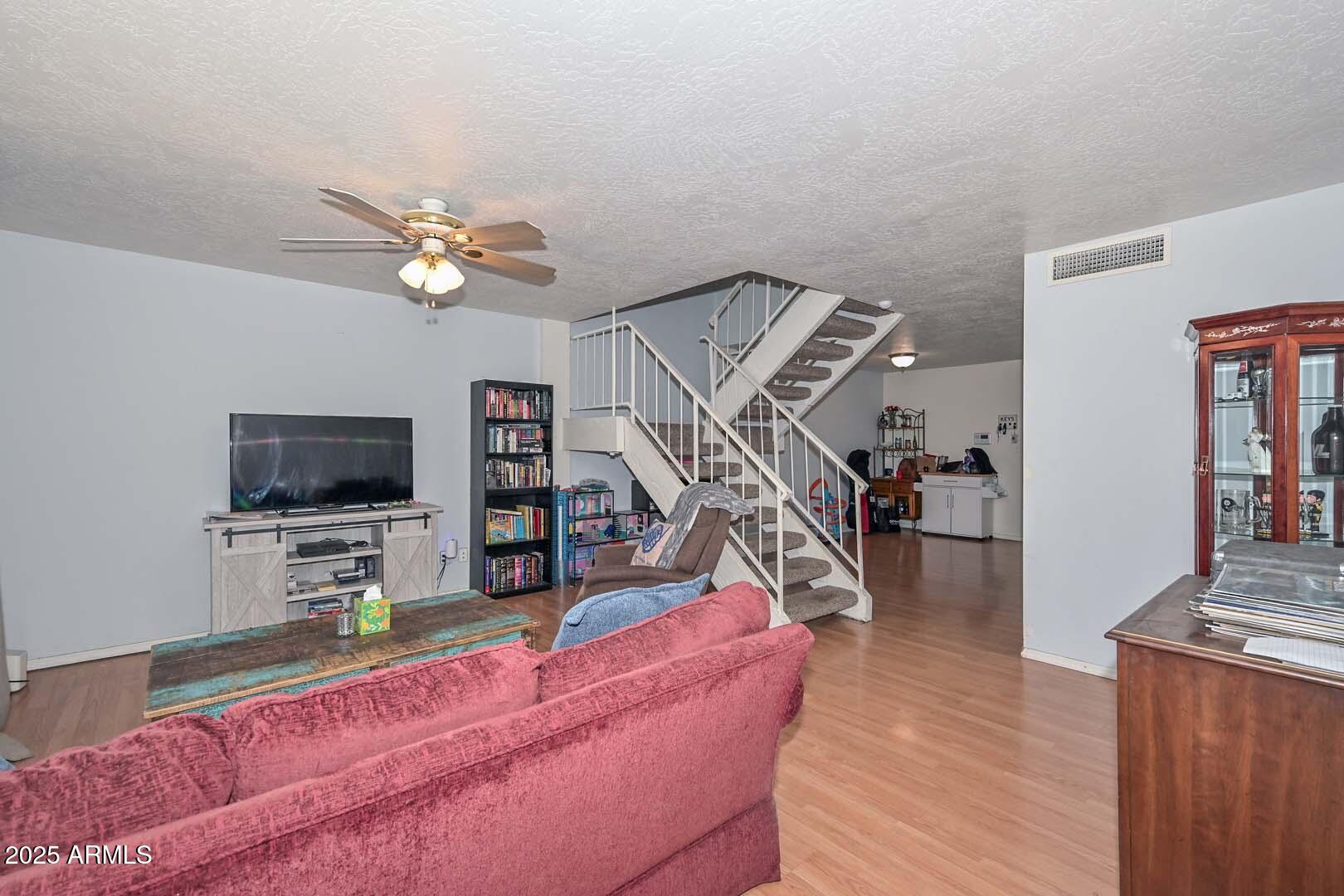 2051 W ELM Street
