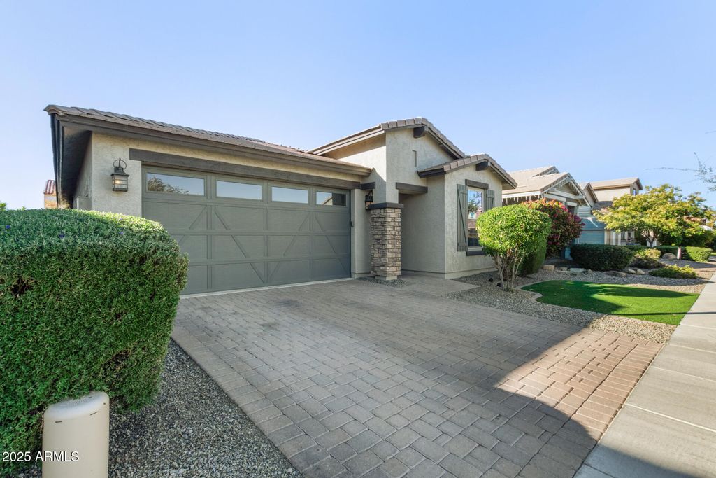 Photo of 4990 S Bridal Vail Drive, Gilbert, AZ 85298 (MLS # 6954666)