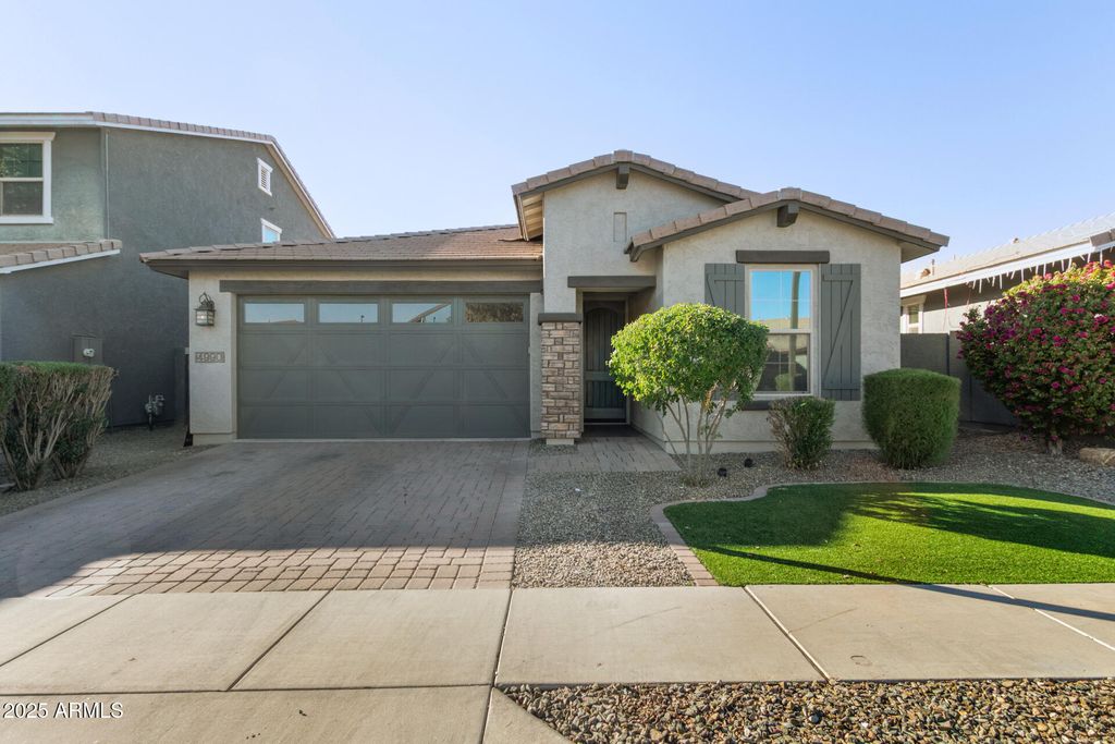 Photo of 4990 S Bridal Vail Drive, Gilbert, AZ 85298 (MLS # 6954666)