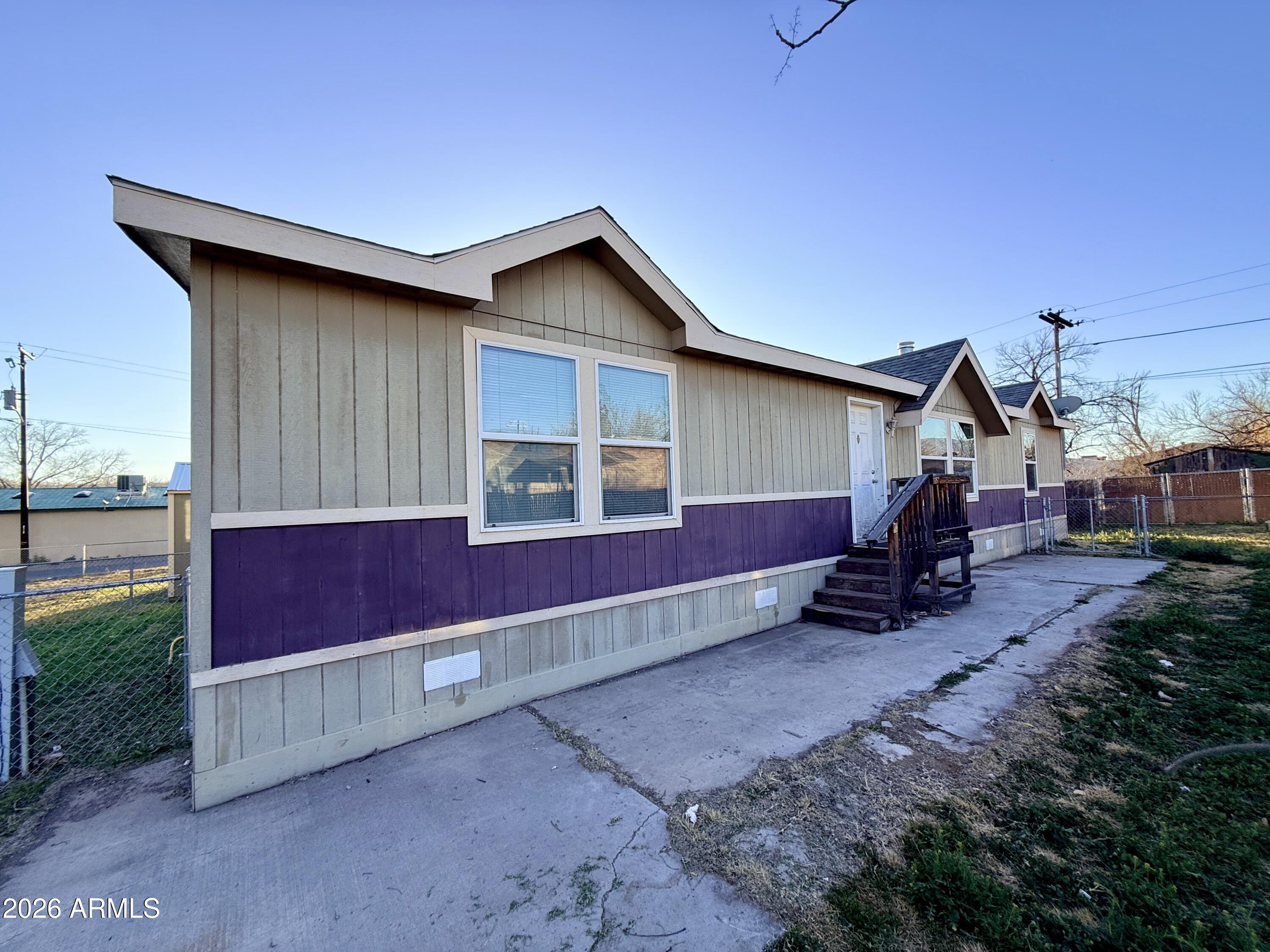 1439 E COCONINO Street