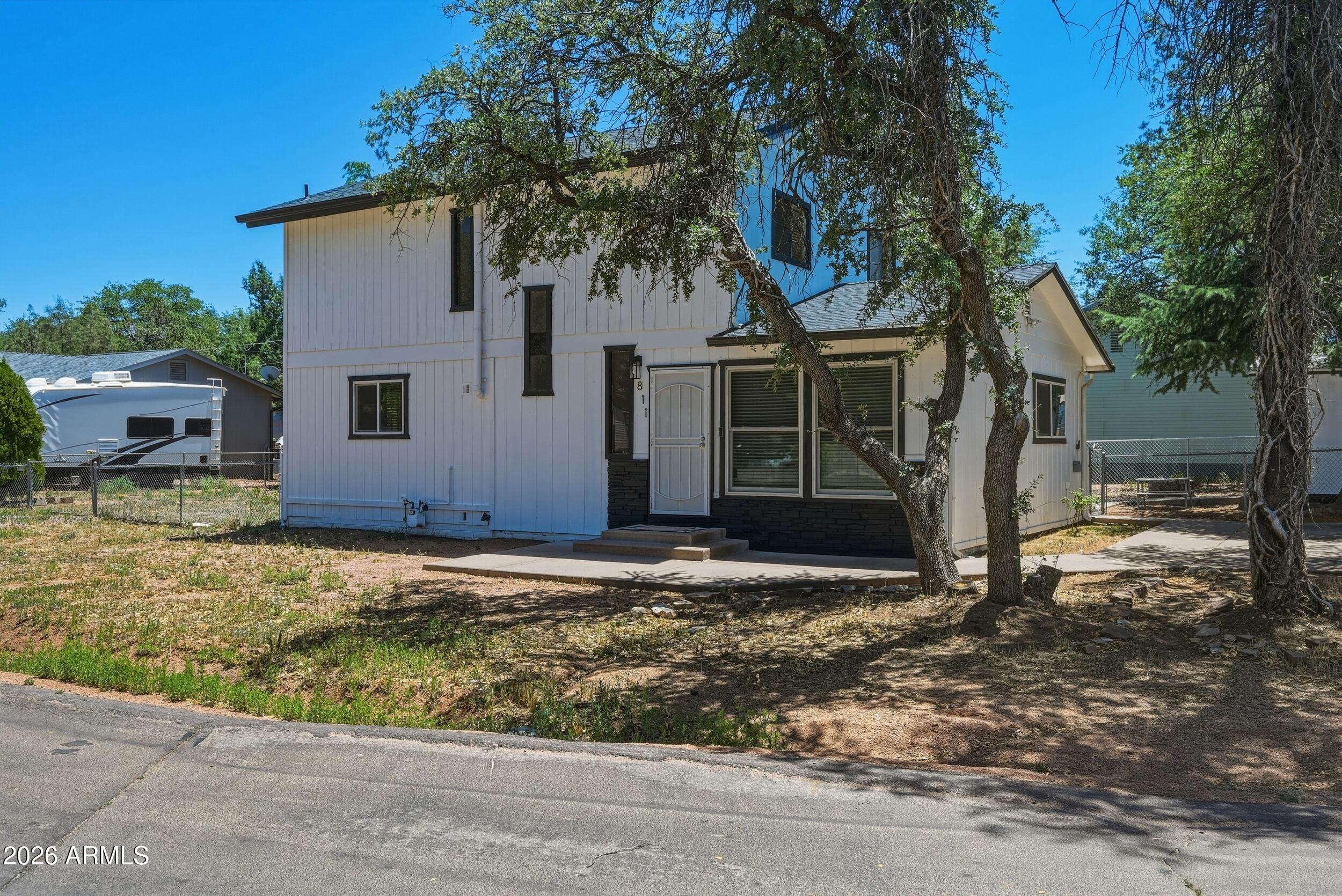 811 E LONE PINE Circle