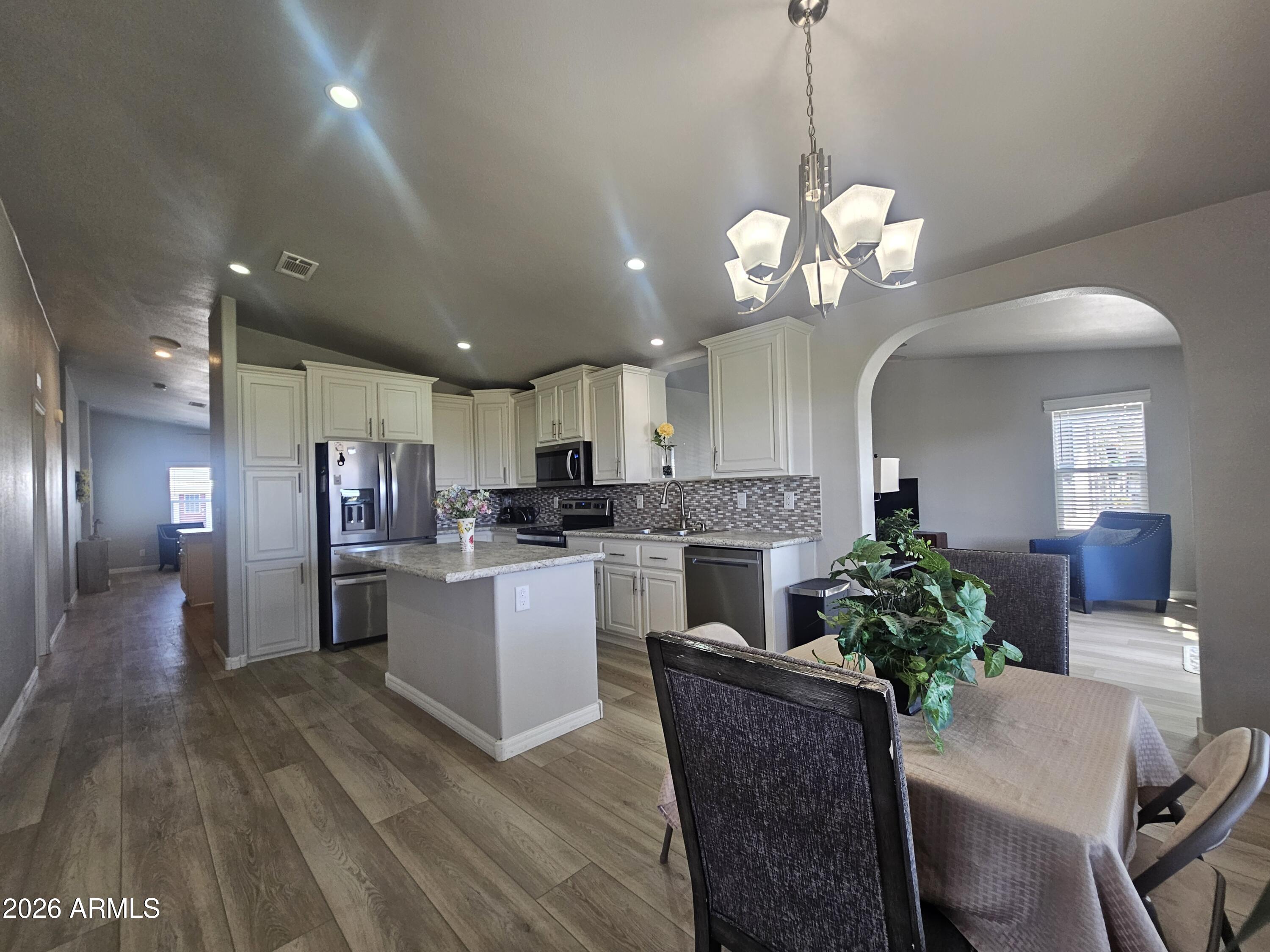 650 N Hawes Road 2805