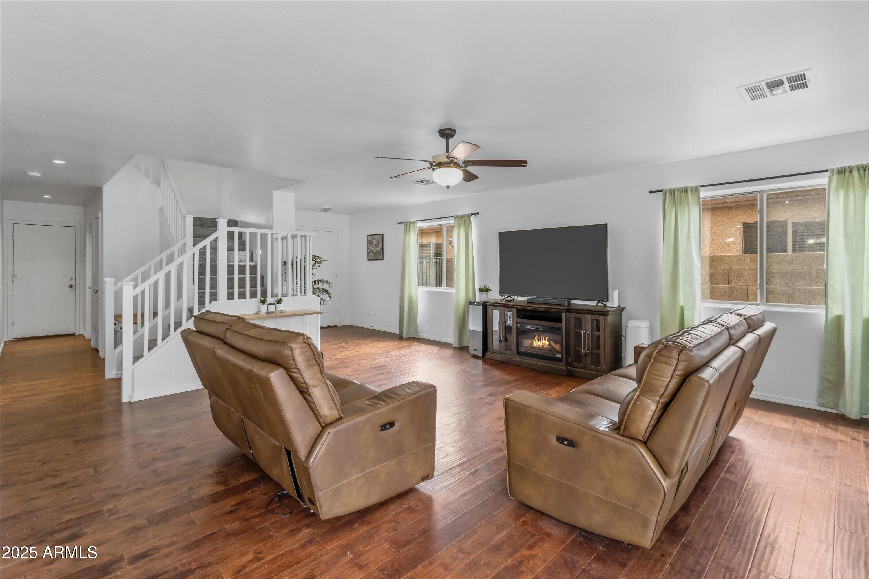1442 E TRELLIS Place