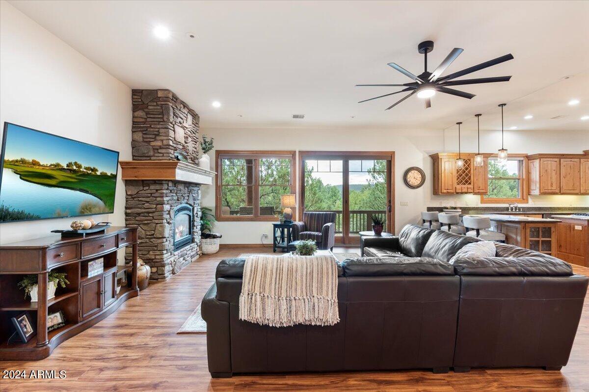 2304 E BLUE BELL Circle