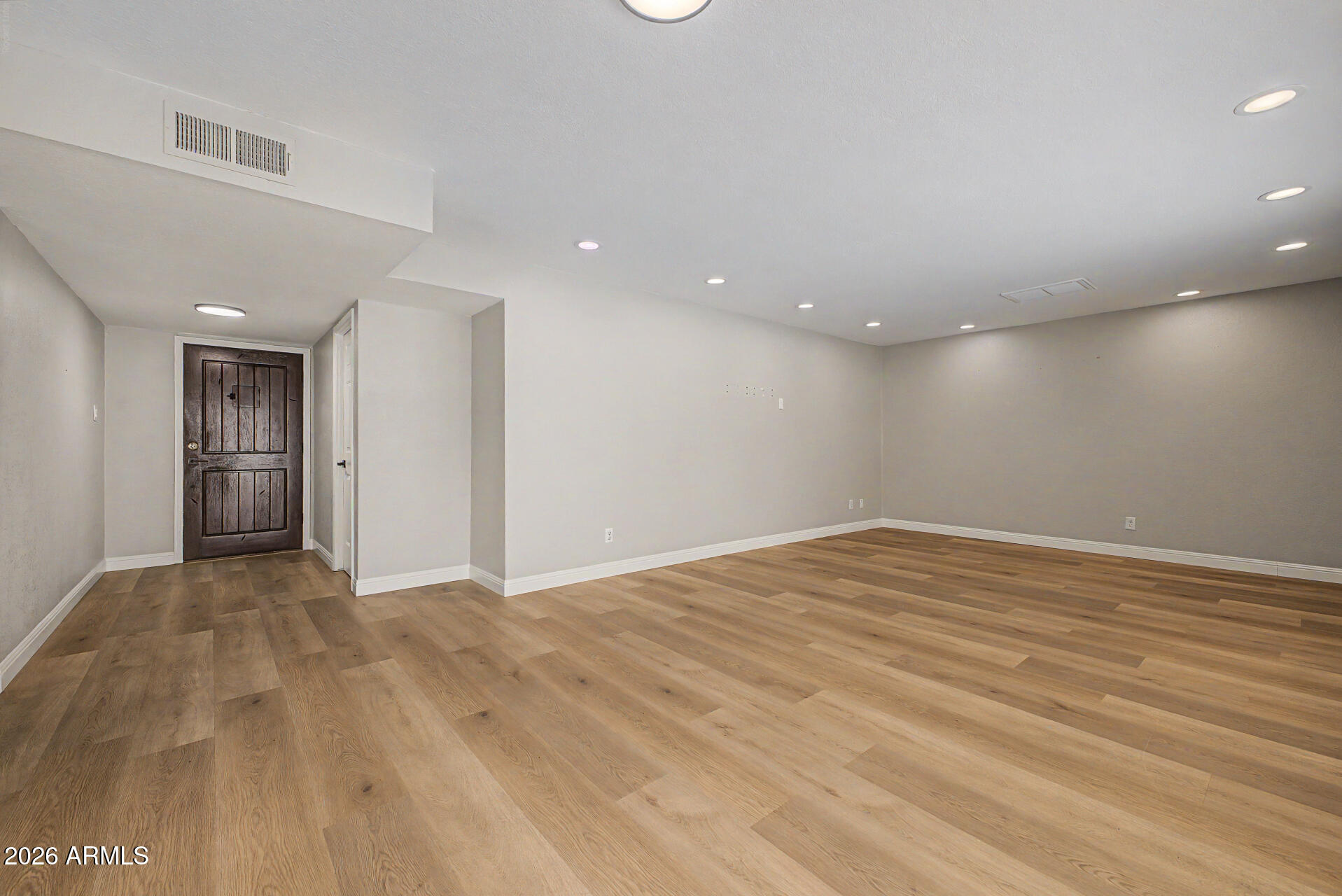 8716 E MITCHELL Drive