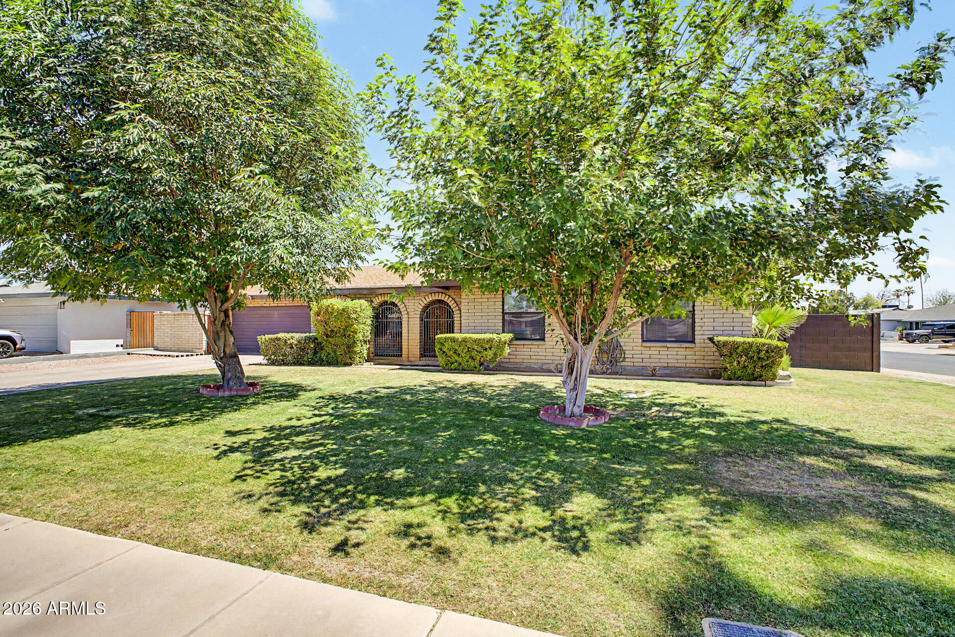 2403 E DEL RIO Drive