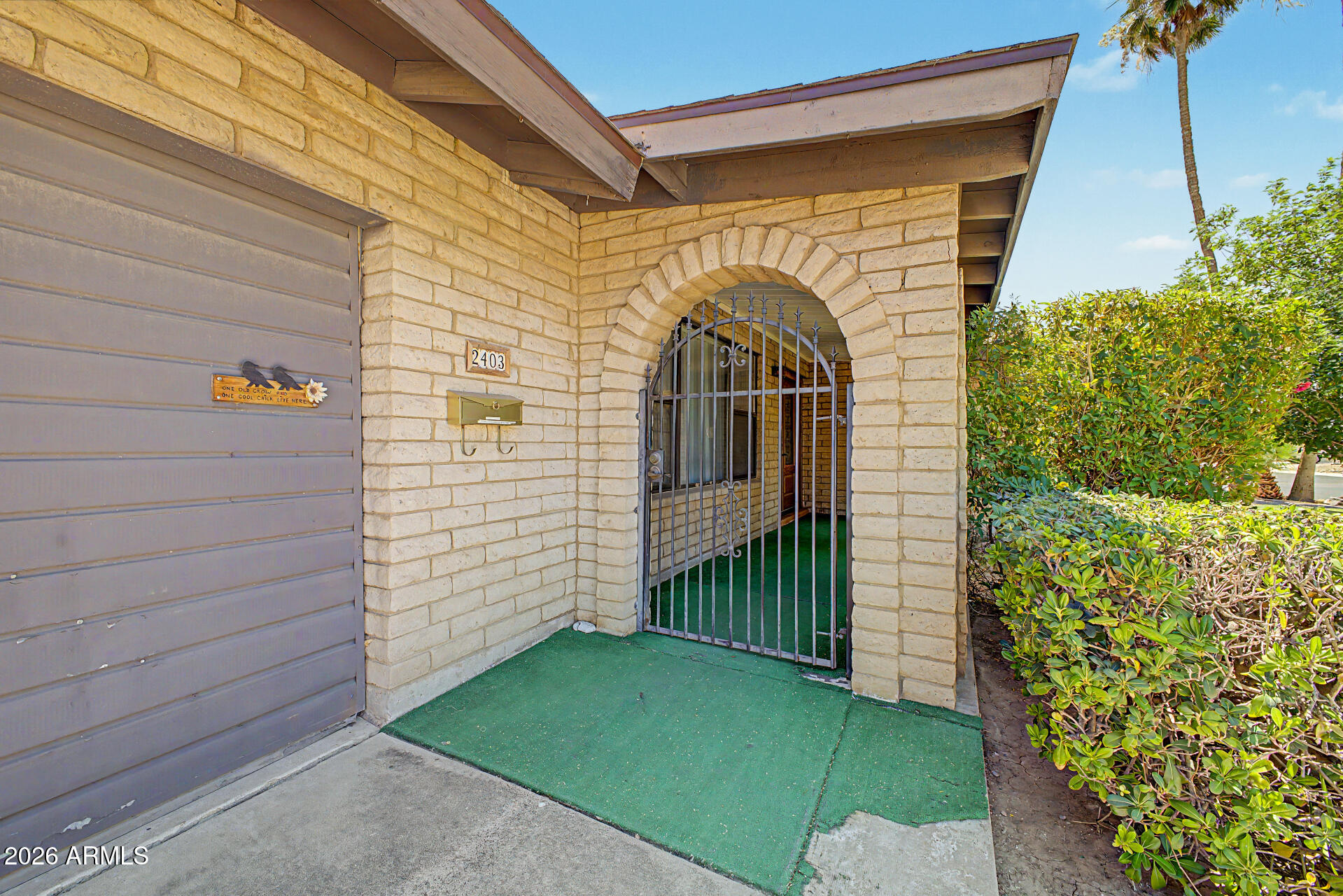 2403 E DEL RIO Drive