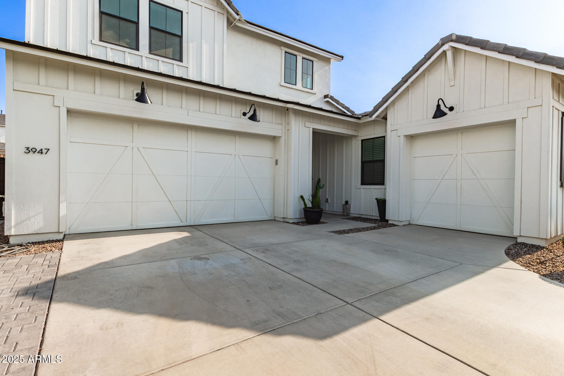3947 W SERPENTINE Drive