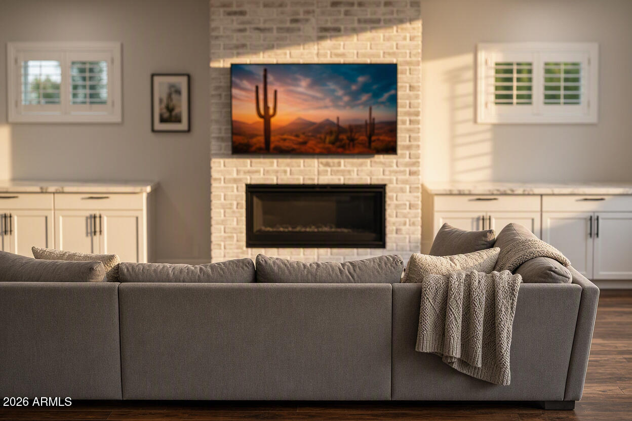 702 E DESERT PARK Lane