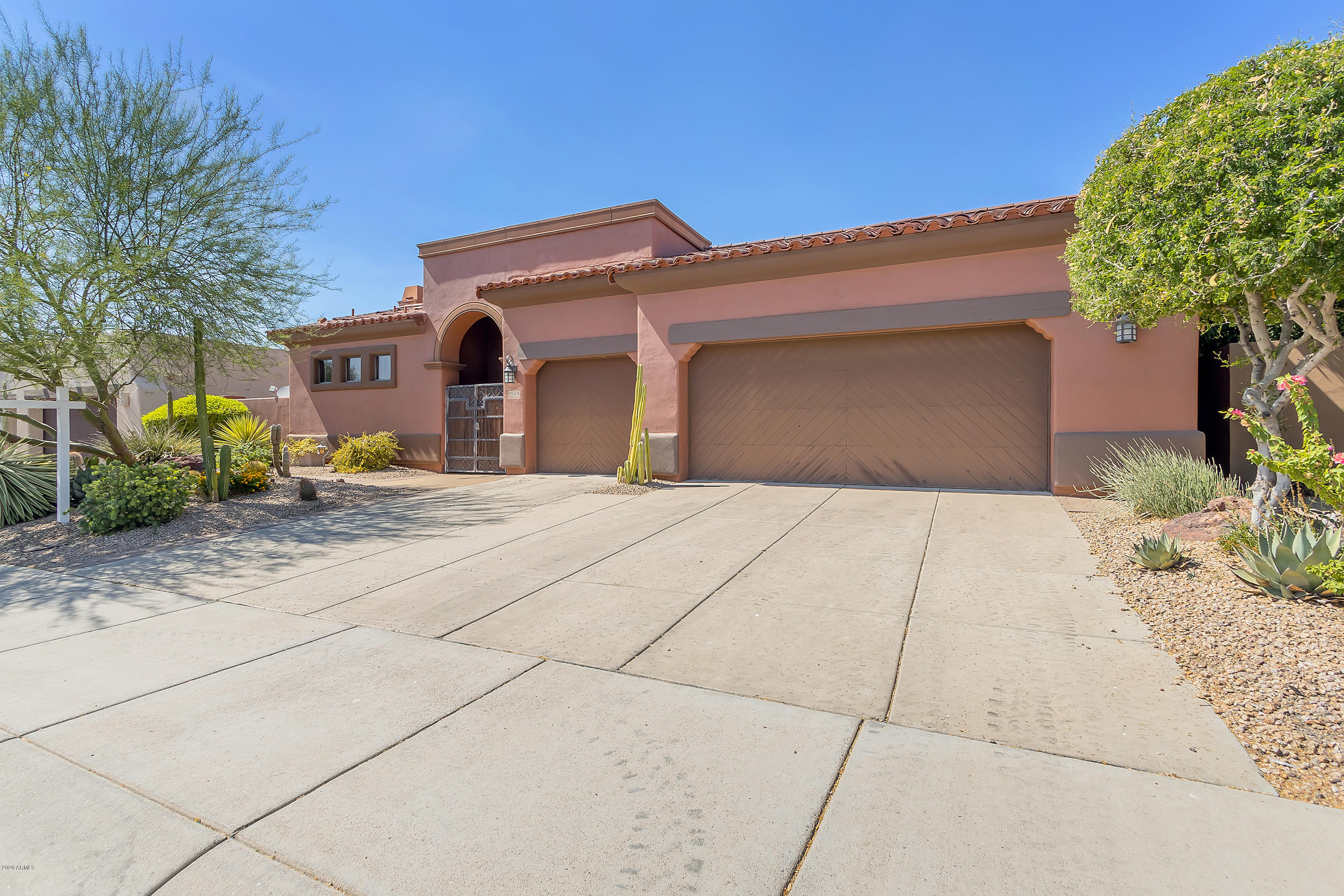 8024 E WINDWOOD Lane