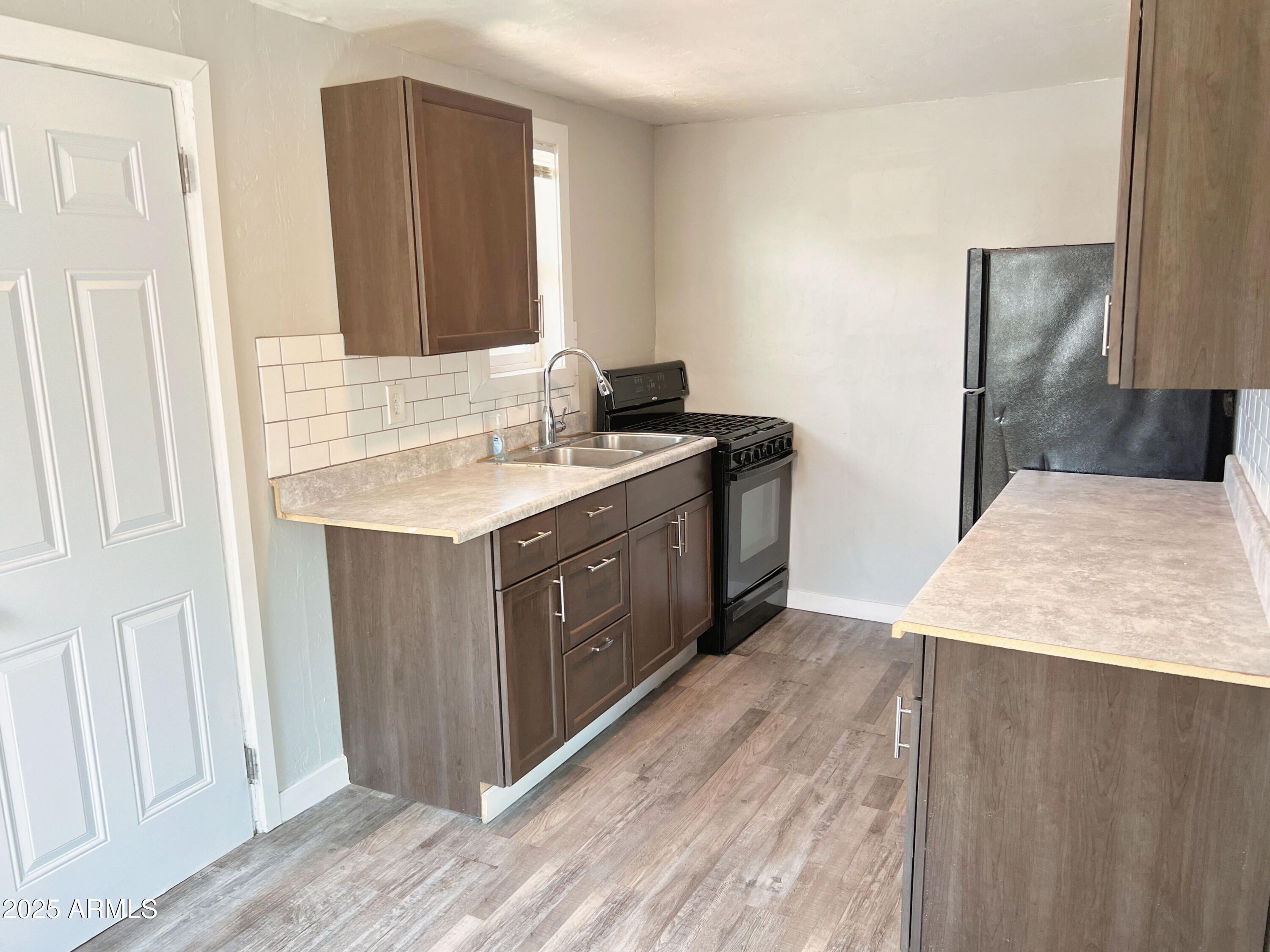 1125 E Devonshire Avenue 2