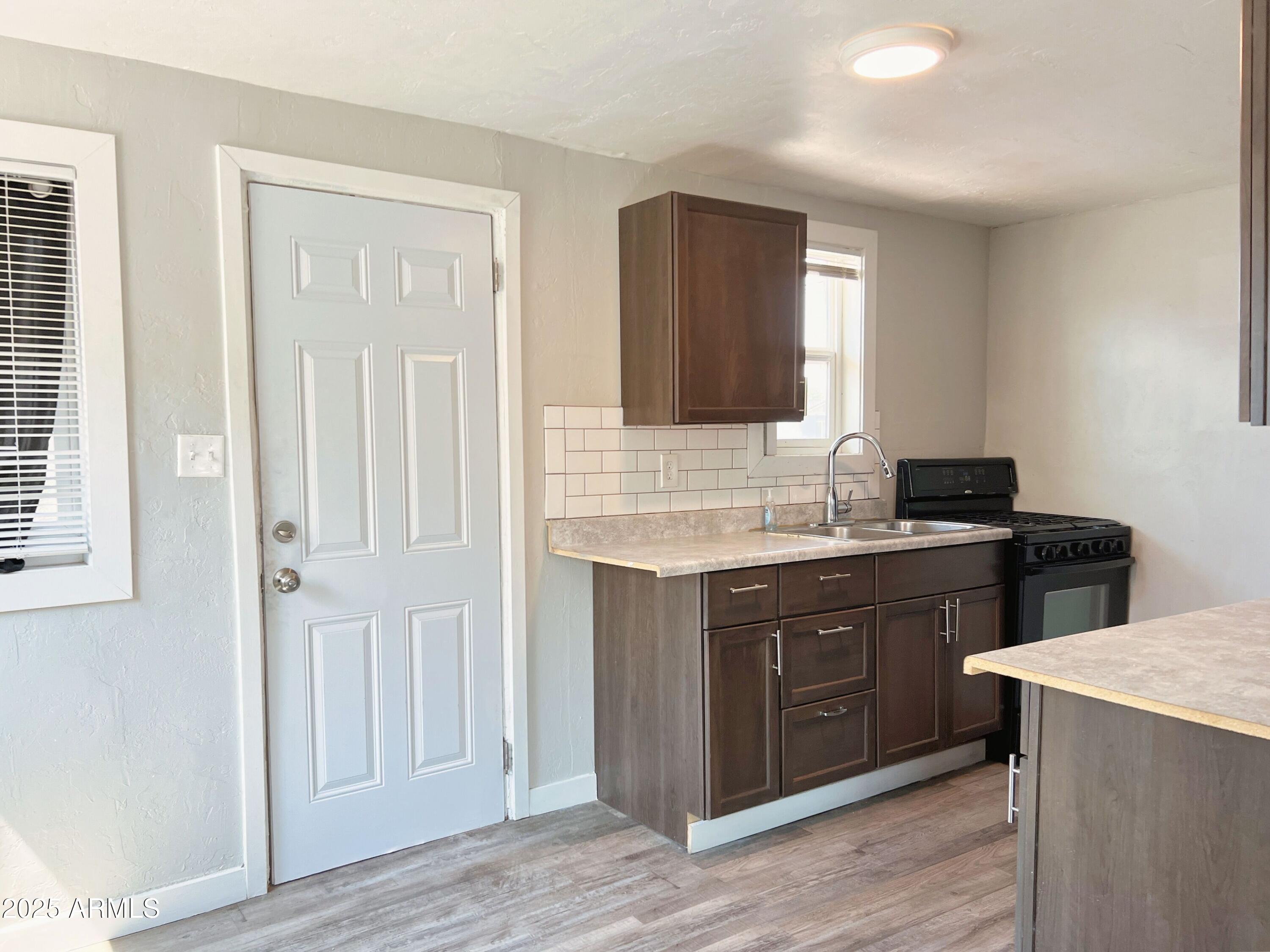 1125 E Devonshire Avenue 2