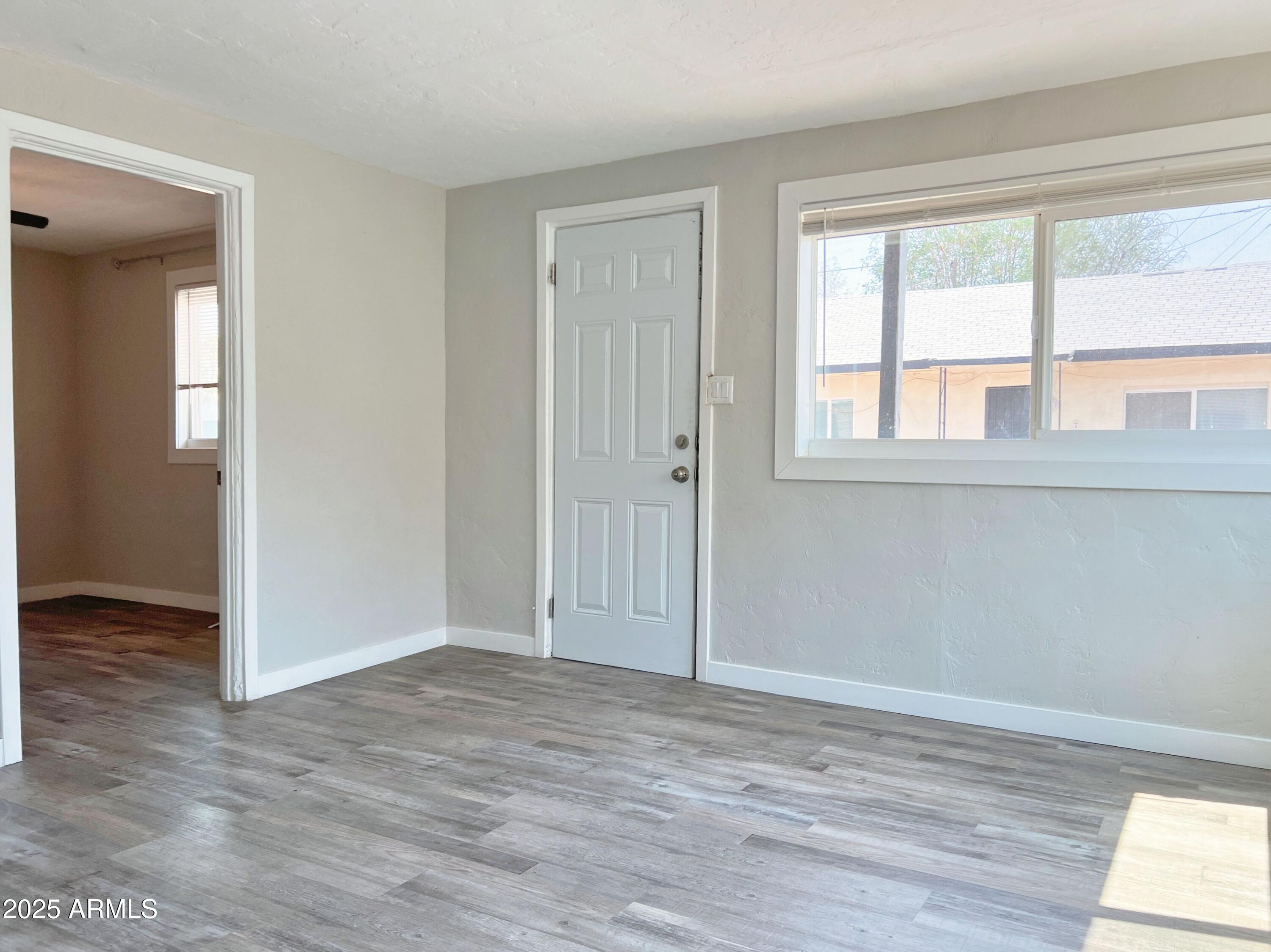 1125 E Devonshire Avenue 2