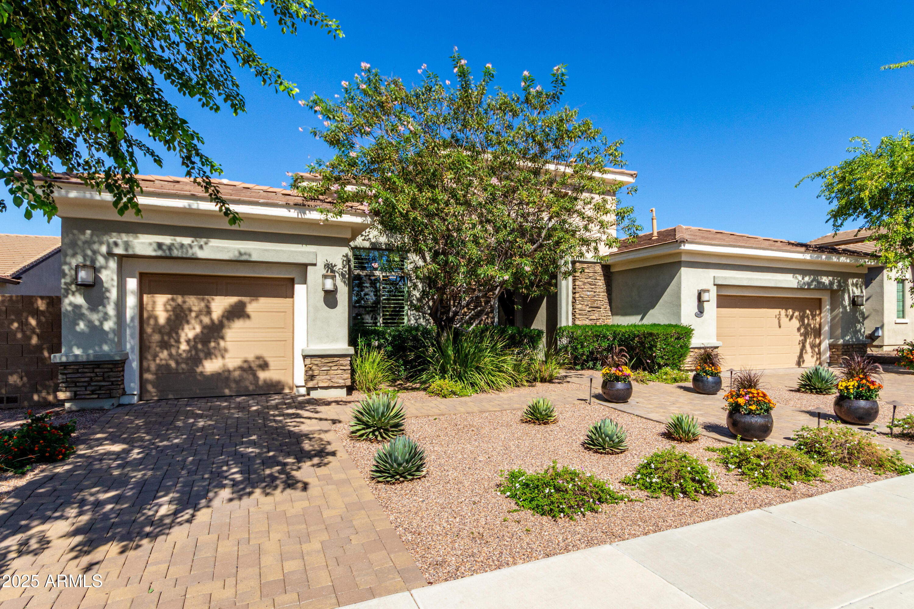 5430 E LAS PIEDRAS Way