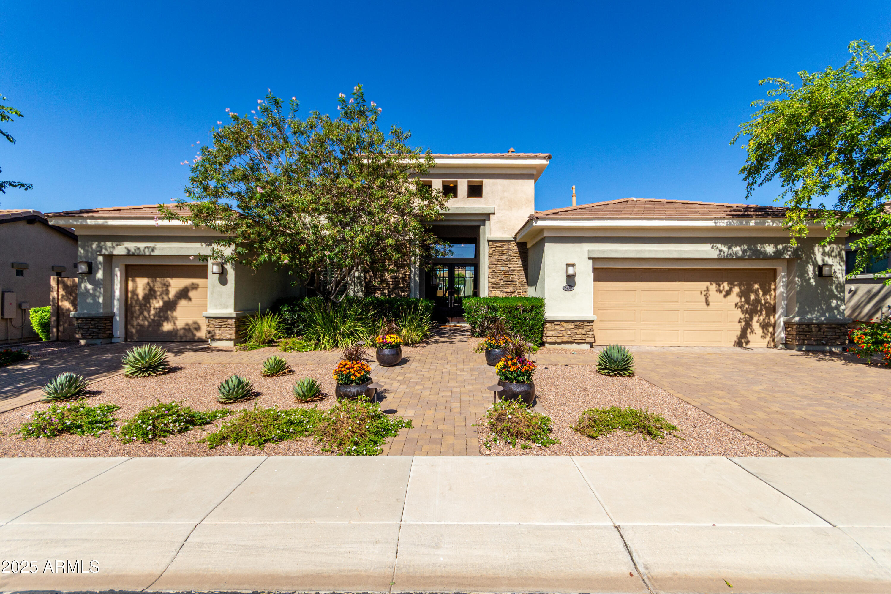 5430 E LAS PIEDRAS Way