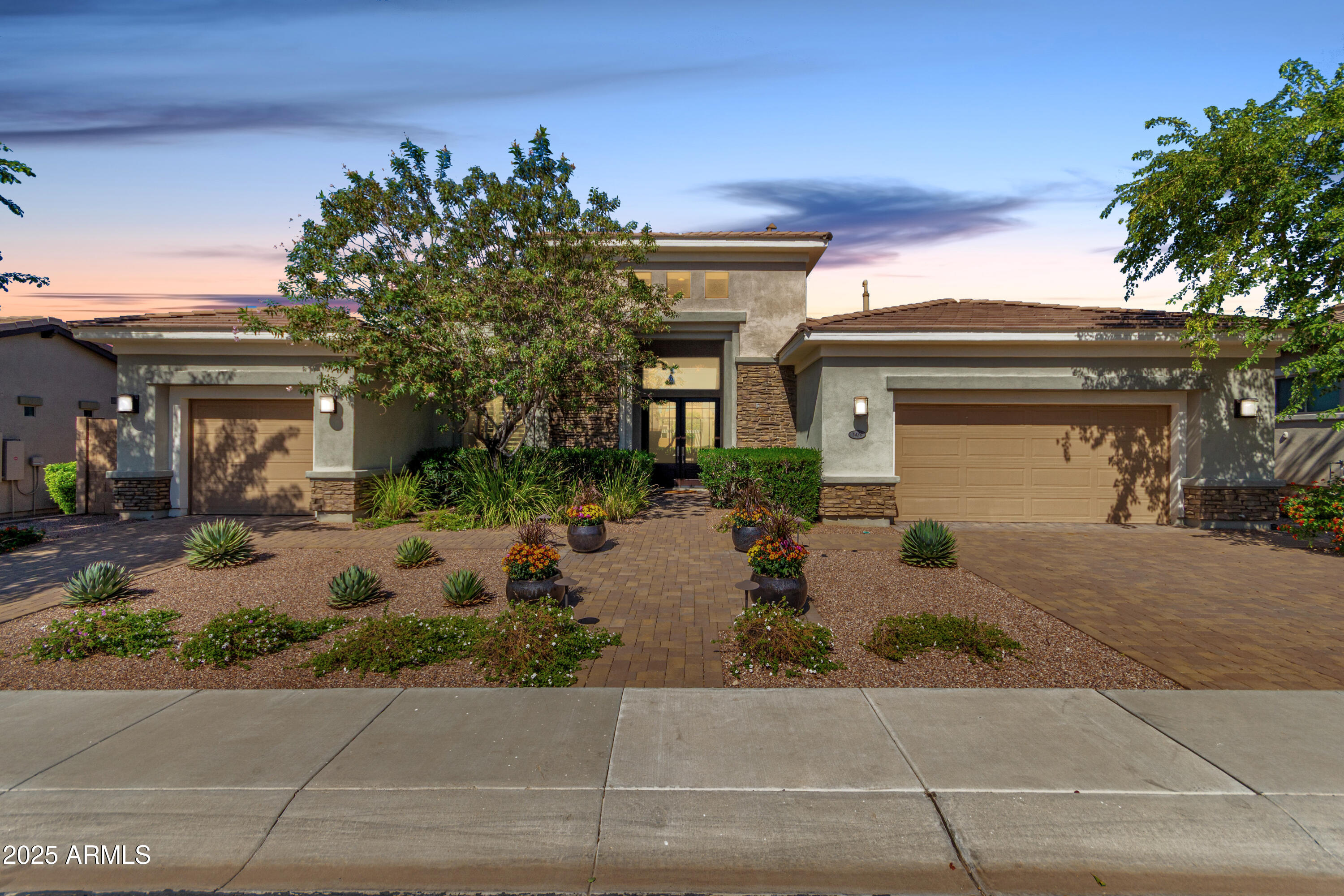 5430 E LAS PIEDRAS Way