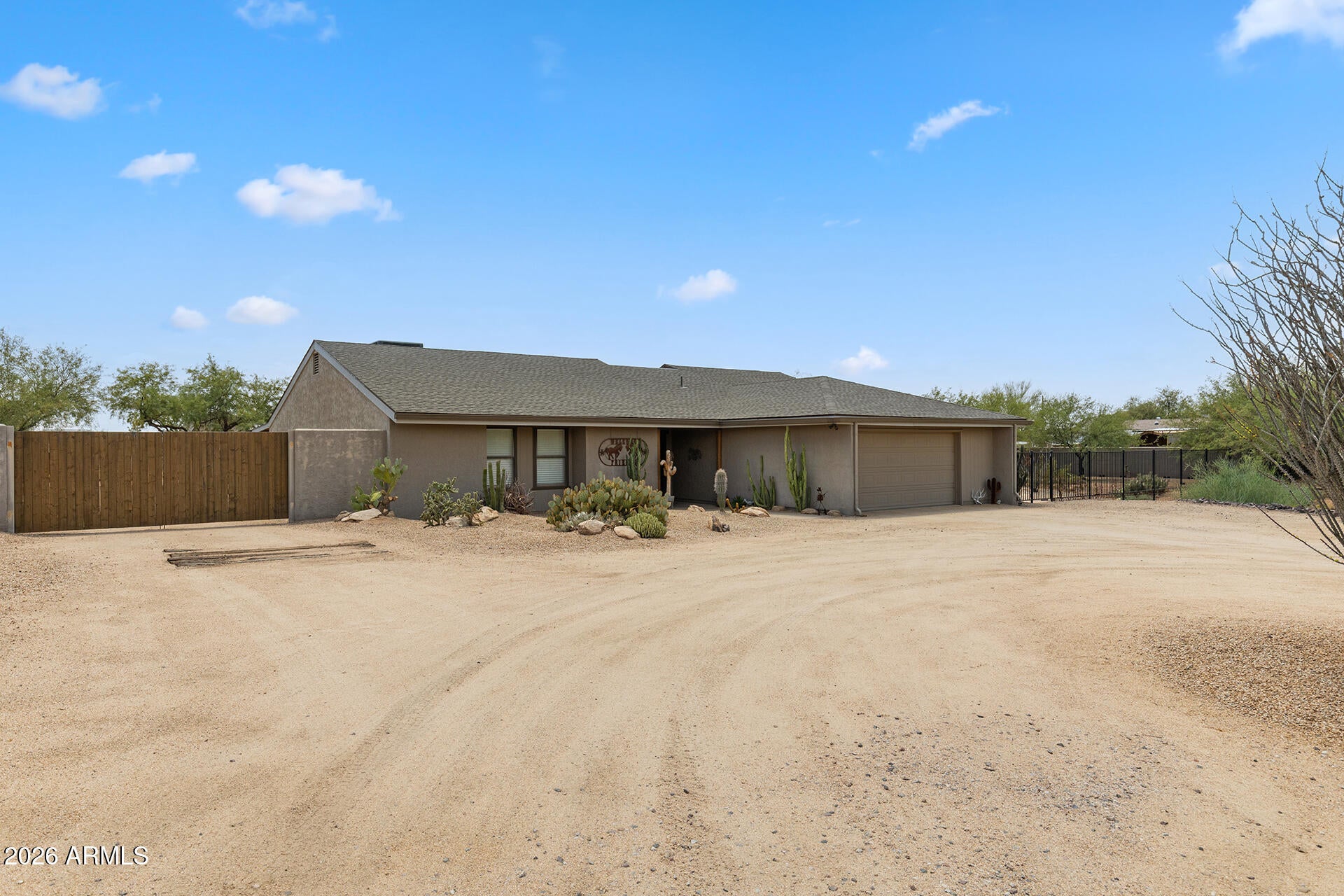 1011 E MADDOCK Road