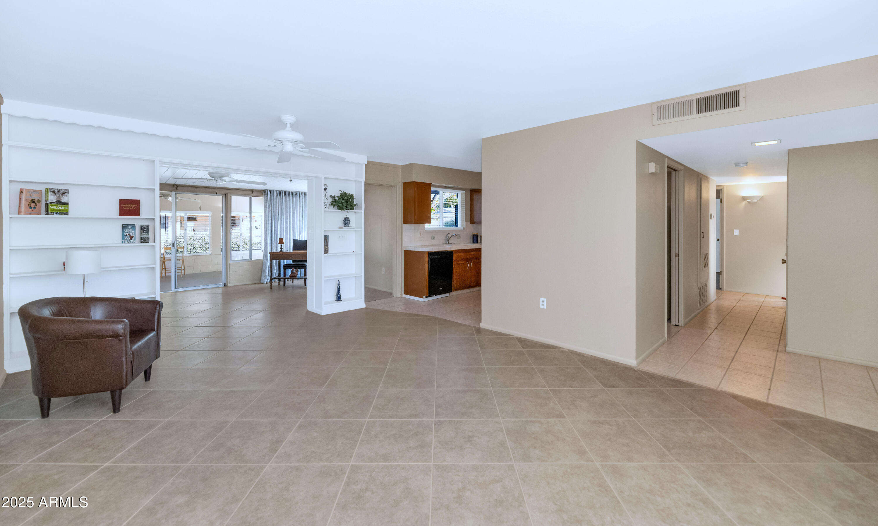 10126 W DESERT HILLS Drive