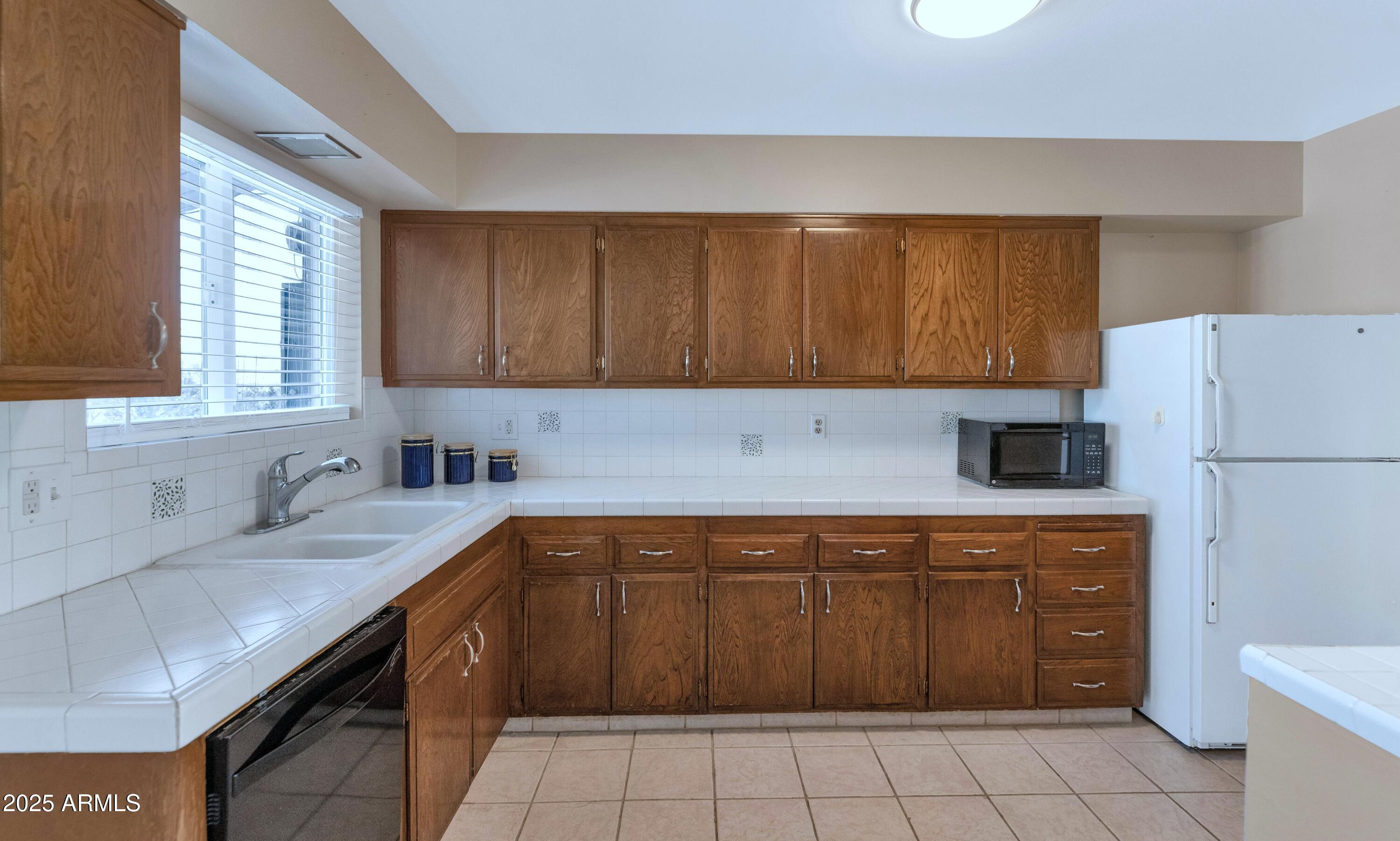 10126 W DESERT HILLS Drive