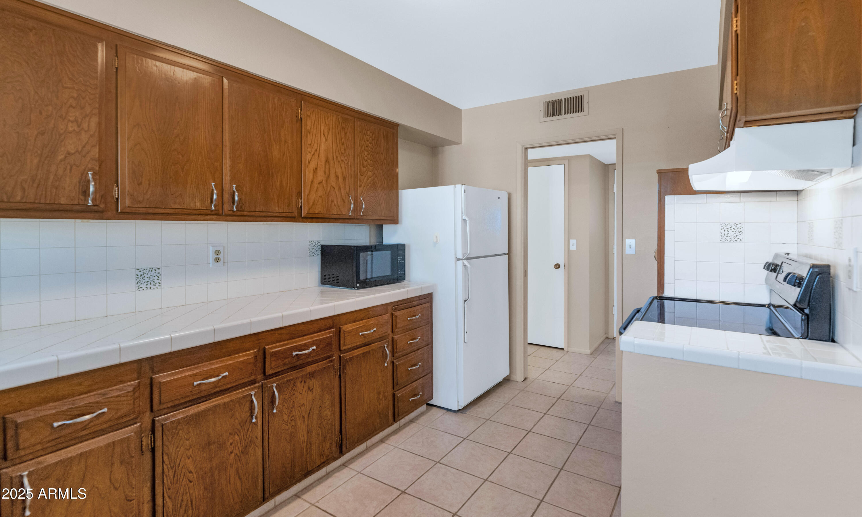 10126 W DESERT HILLS Drive