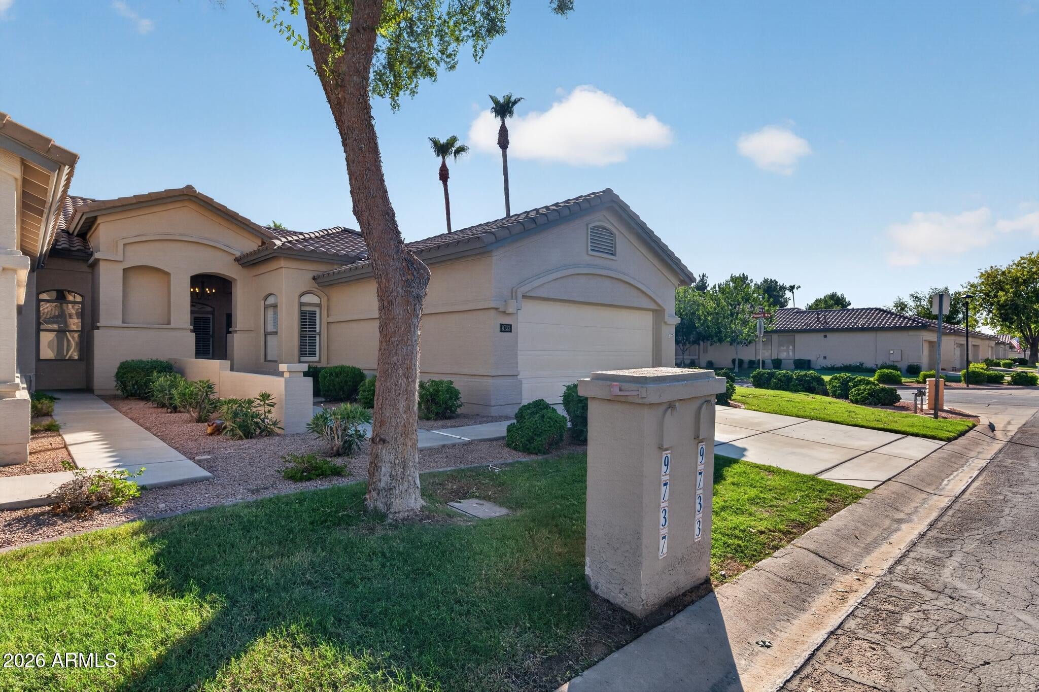 9733 E HOLIDAY Way
