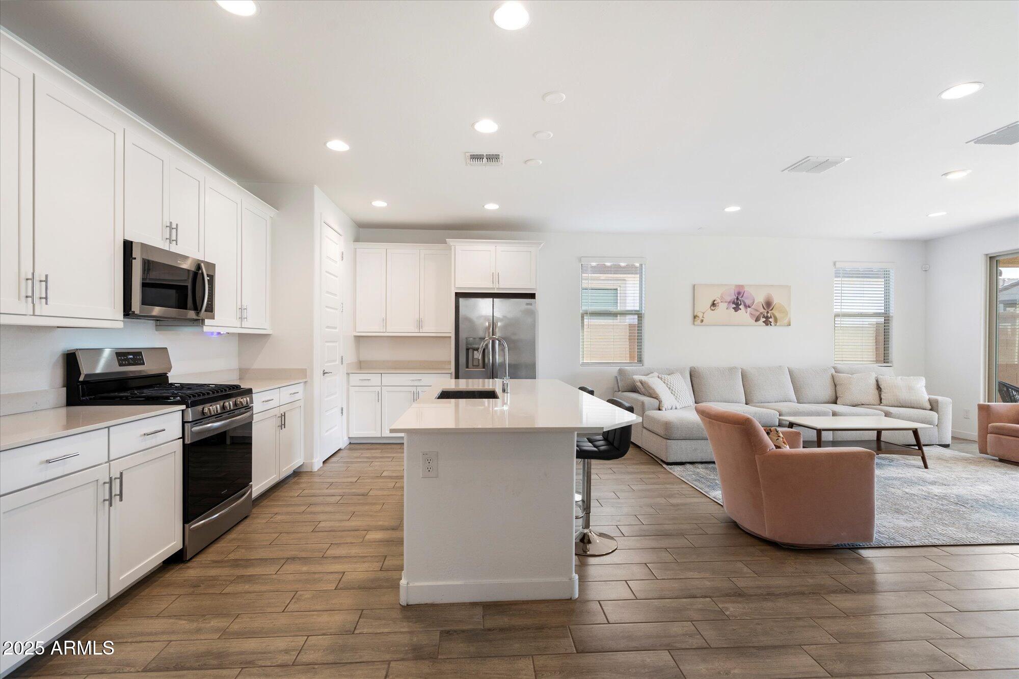 2539 W HIDALGO Avenue