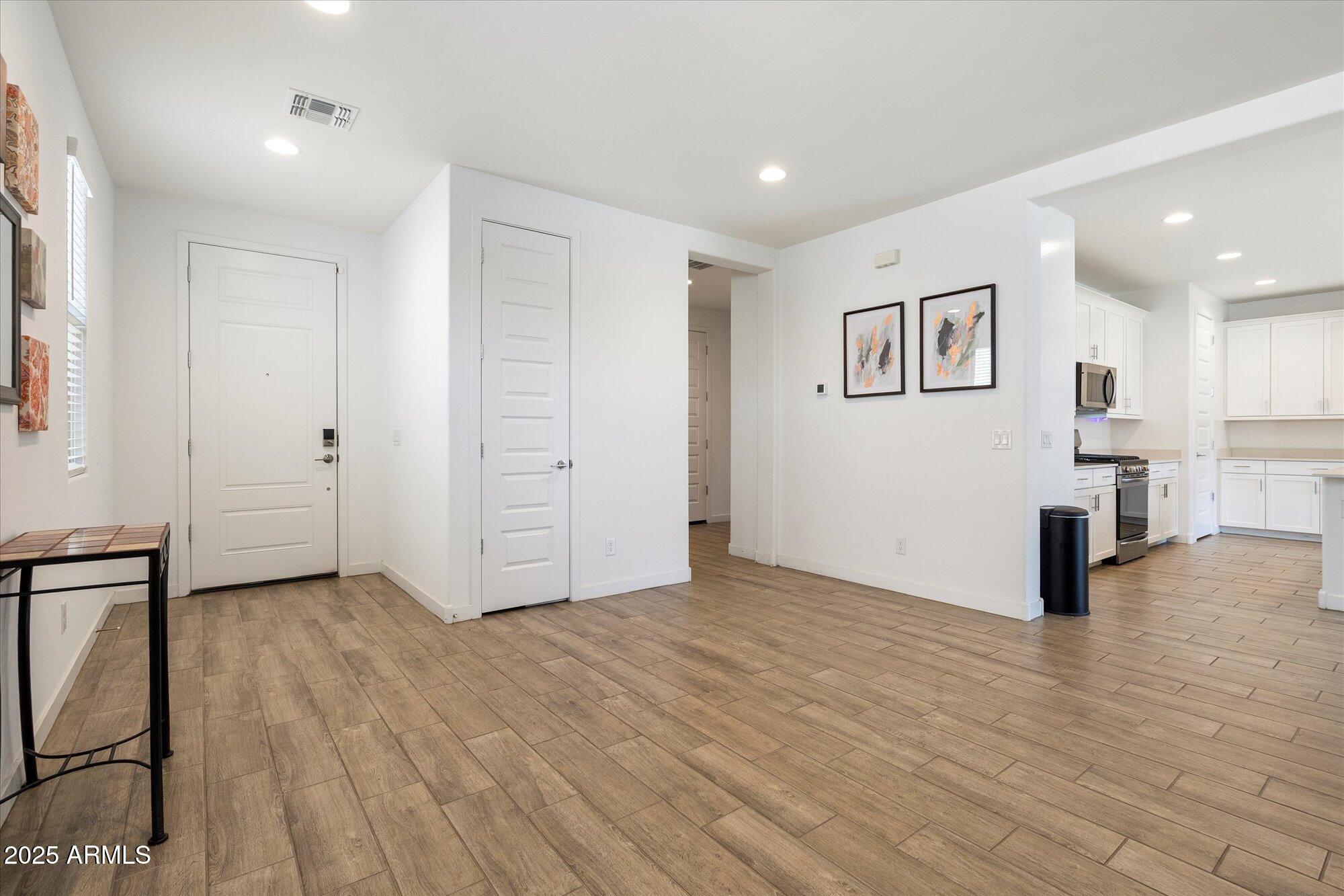 2539 W HIDALGO Avenue
