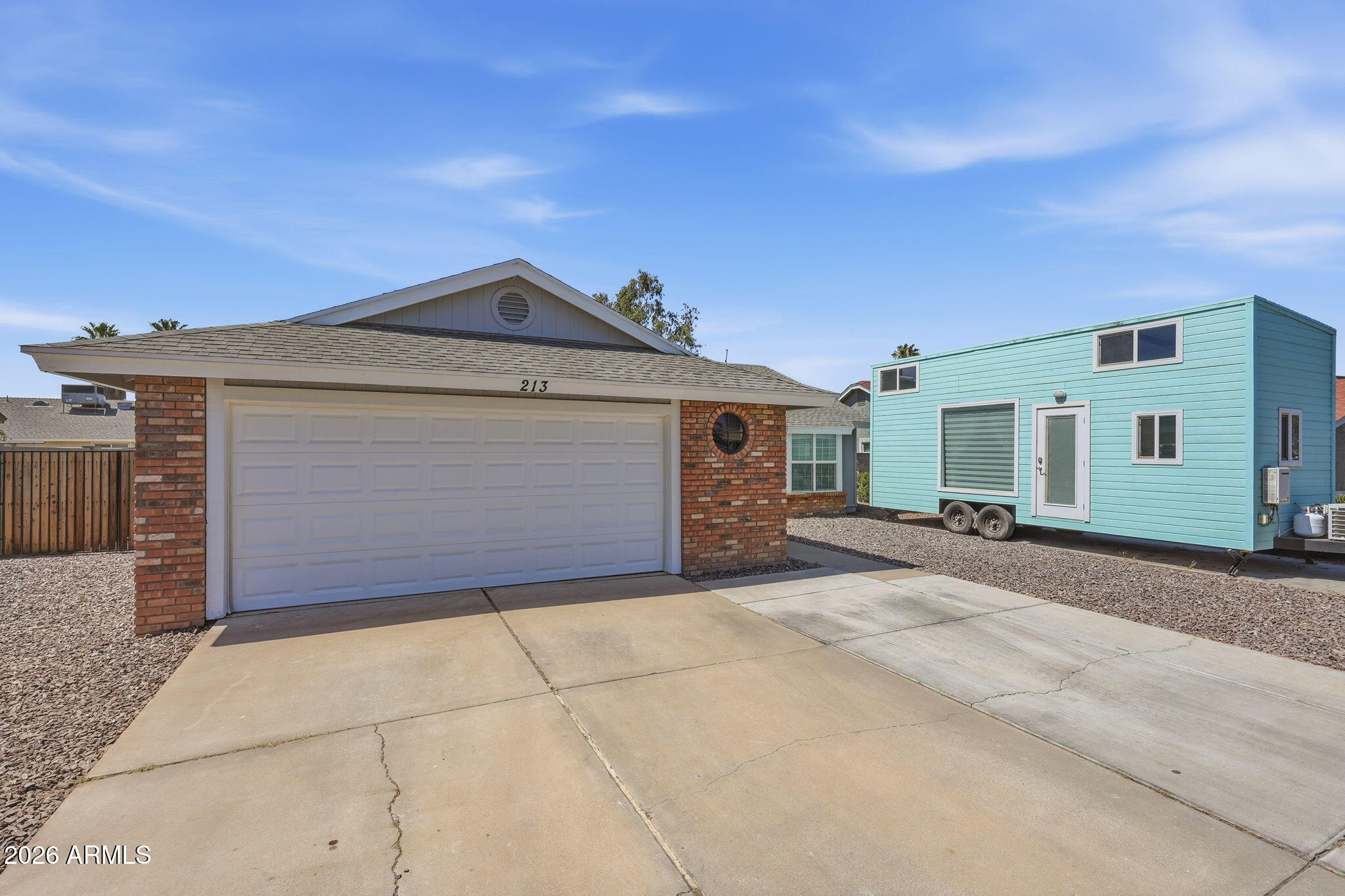 213 W STANFORD Avenue