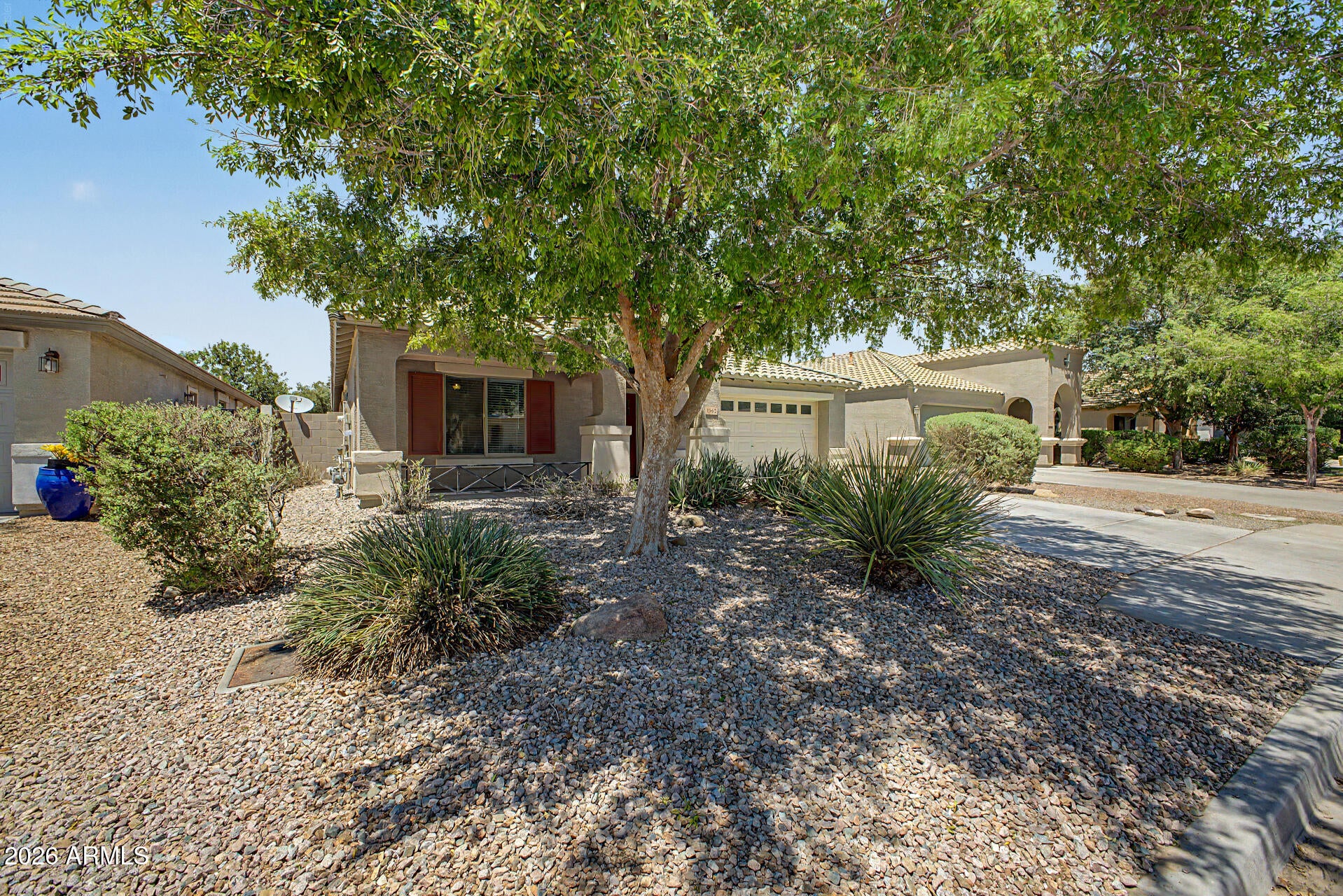 1362 E ANGELINE Avenue