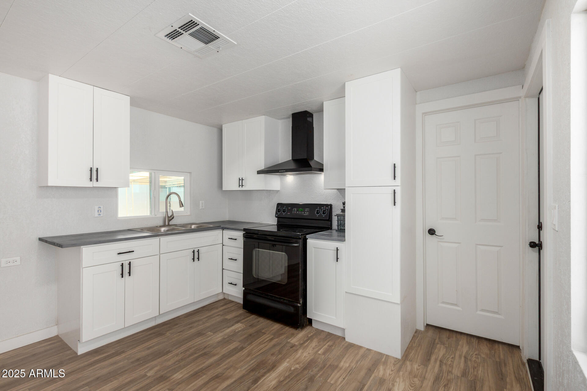 2050 W DUNLAP Avenue D42