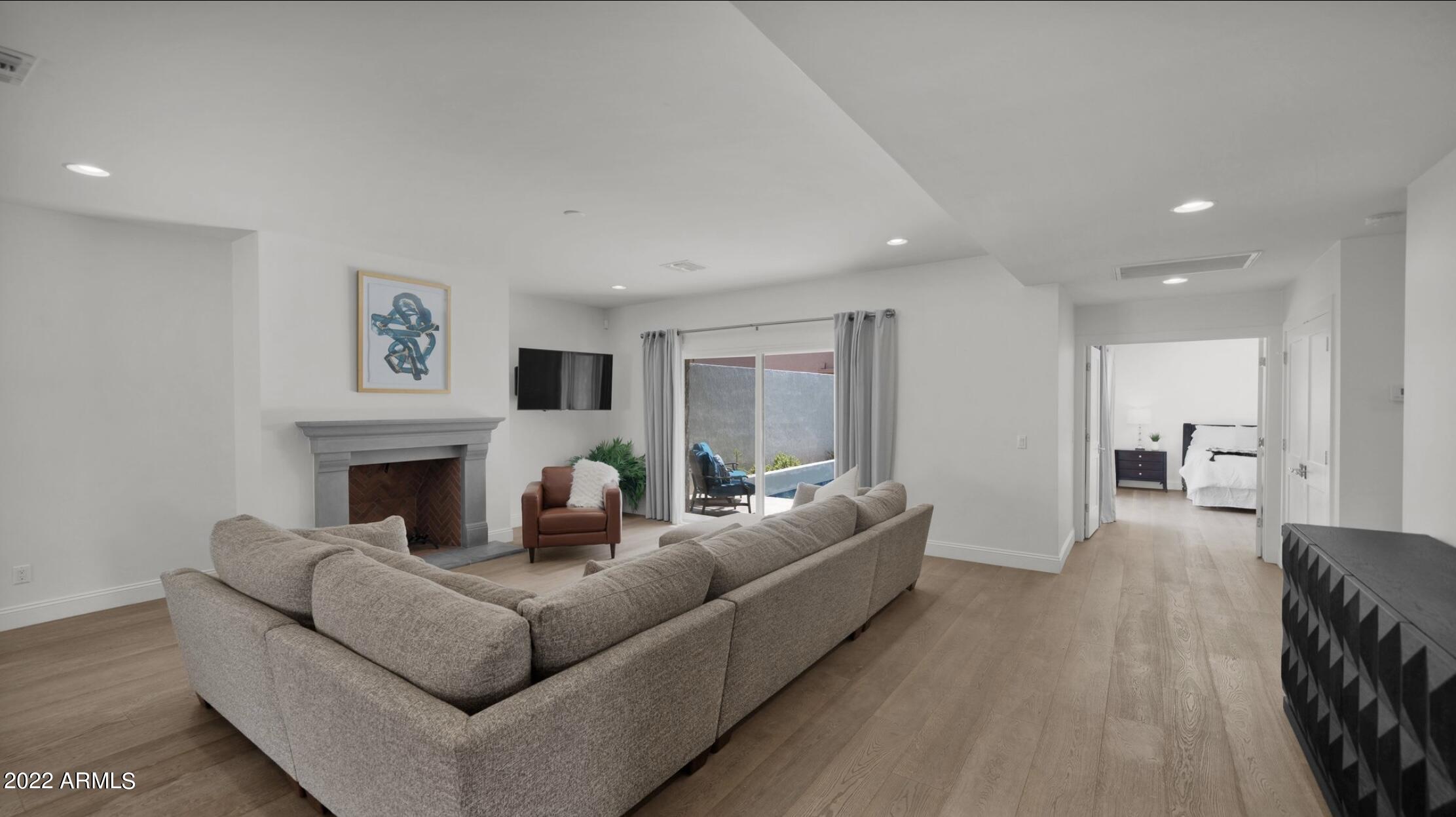 8144 E Via De Viva --