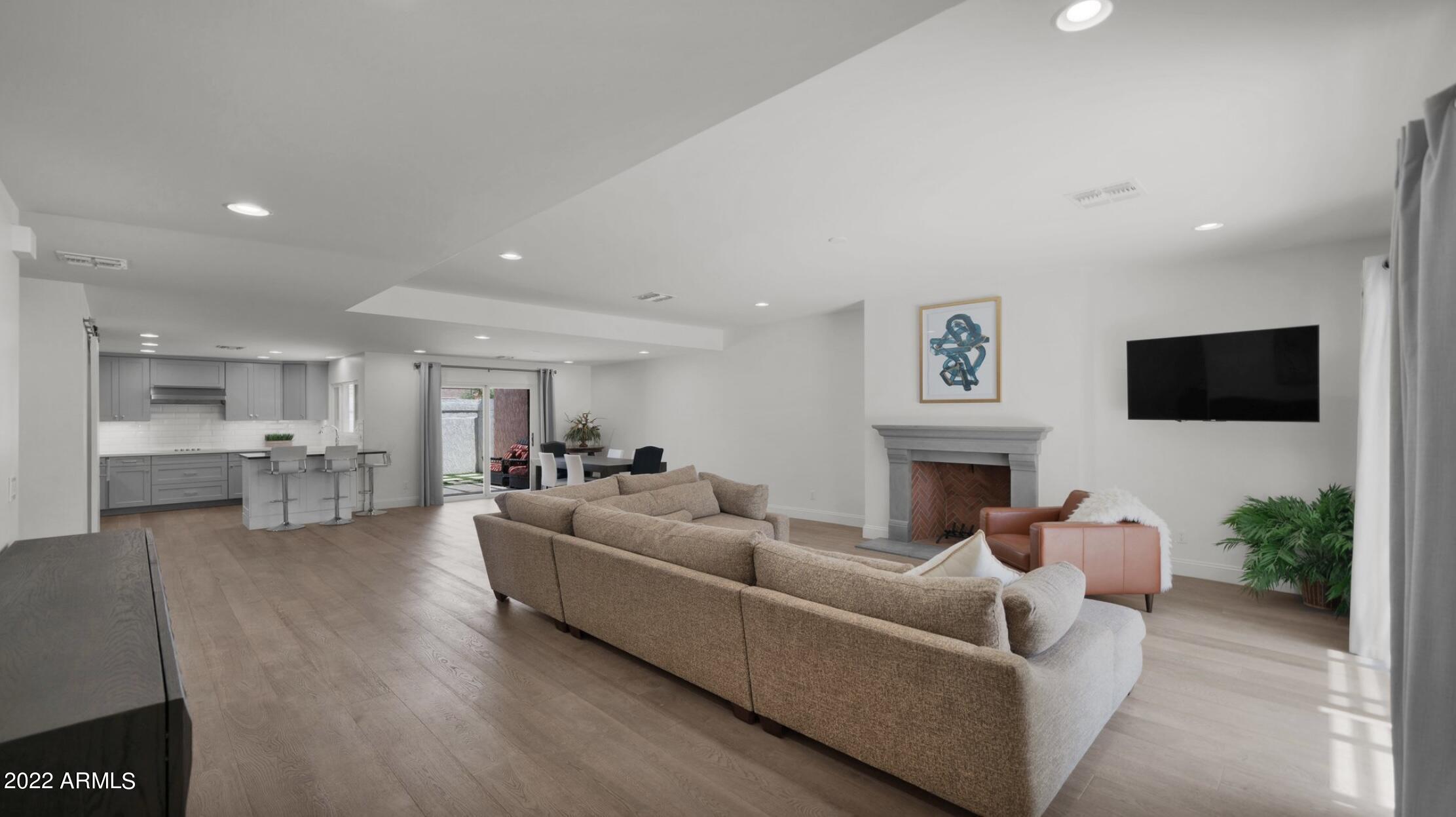 8144 E Via De Viva --