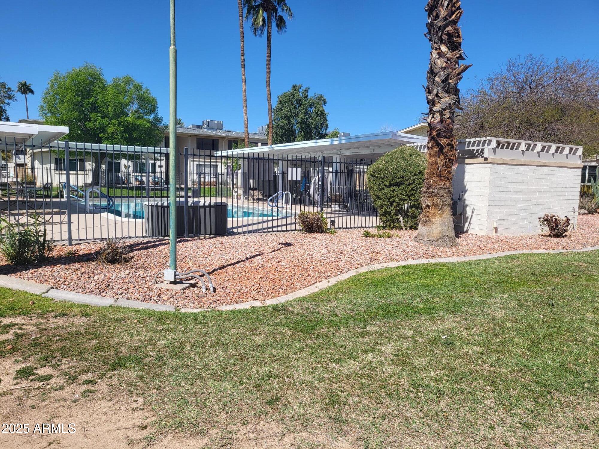 SCOTTSDALE EAST HOMES - Residential