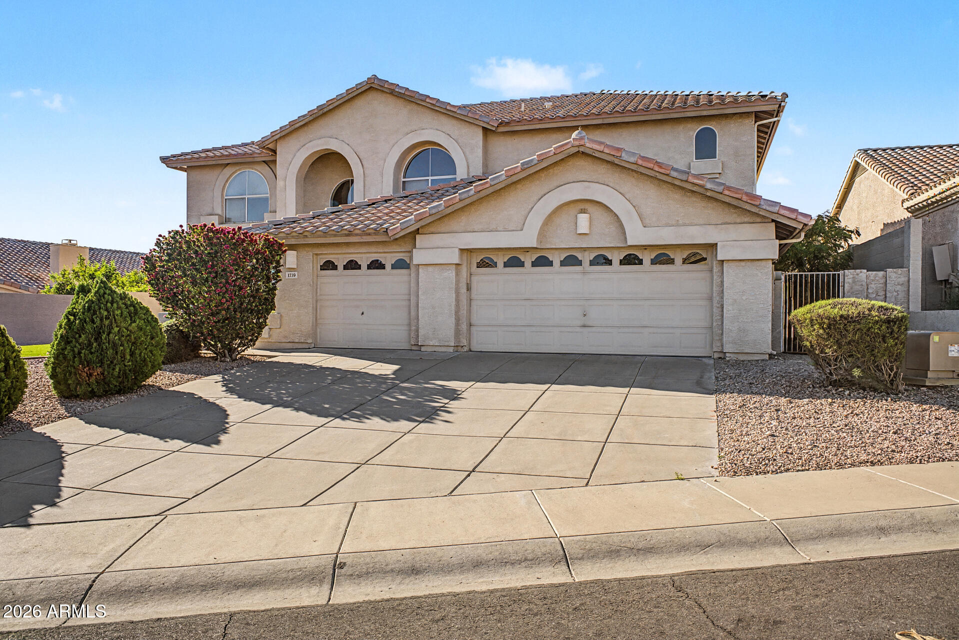 1739 E MONTE CRISTO Avenue