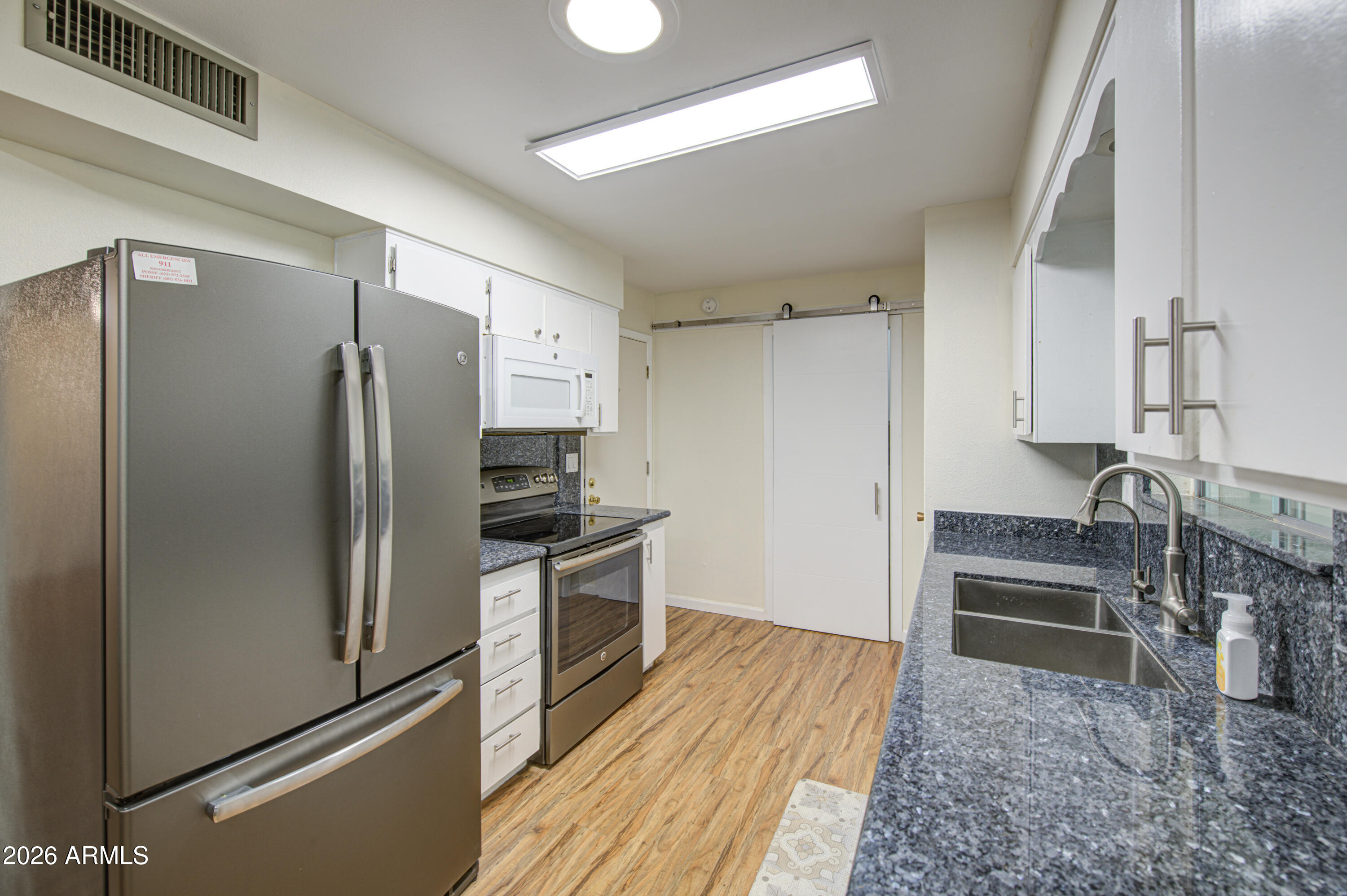 9909 W NEWPORT Drive