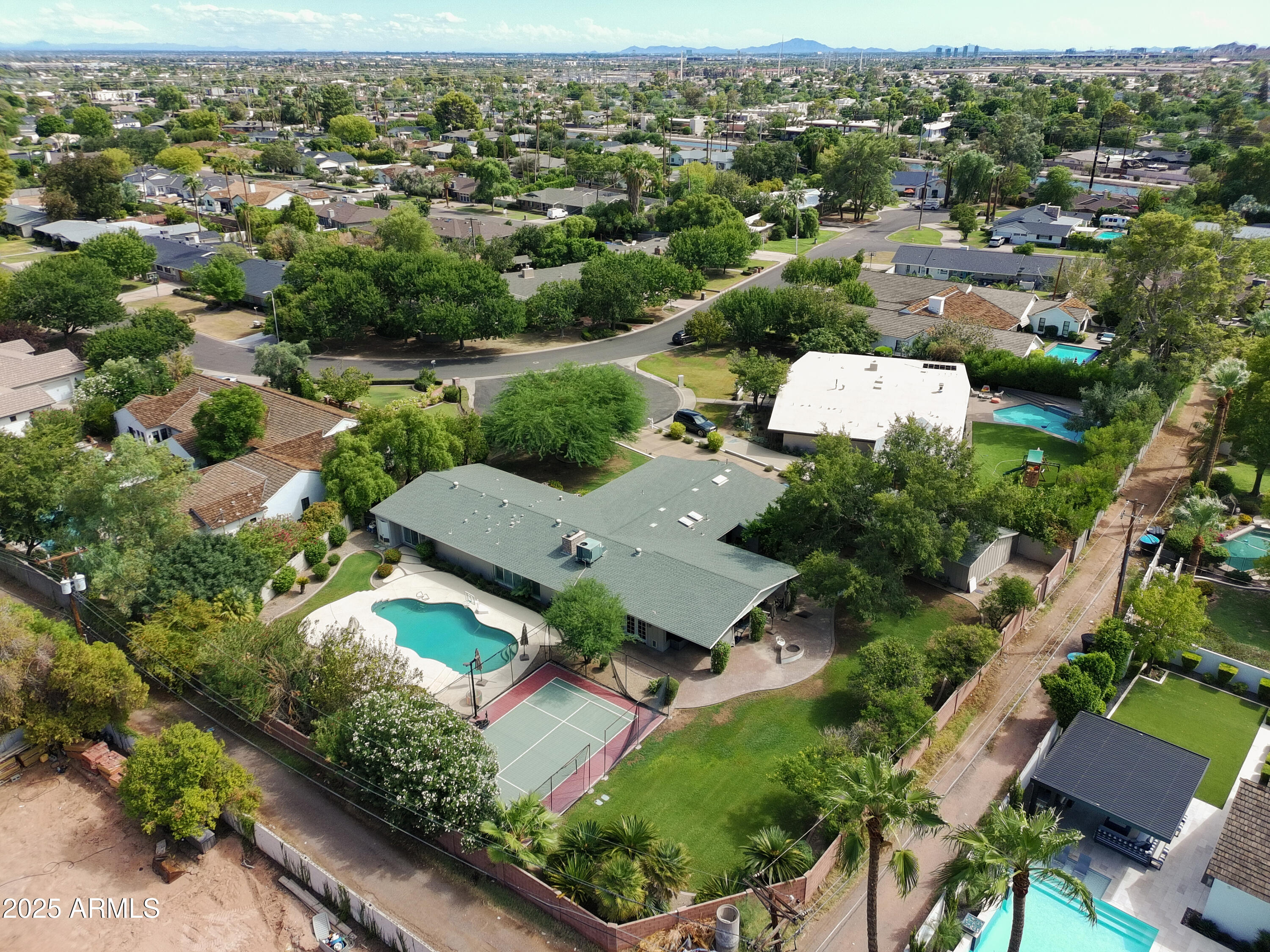 6002 E CALLE ROSA -- 77