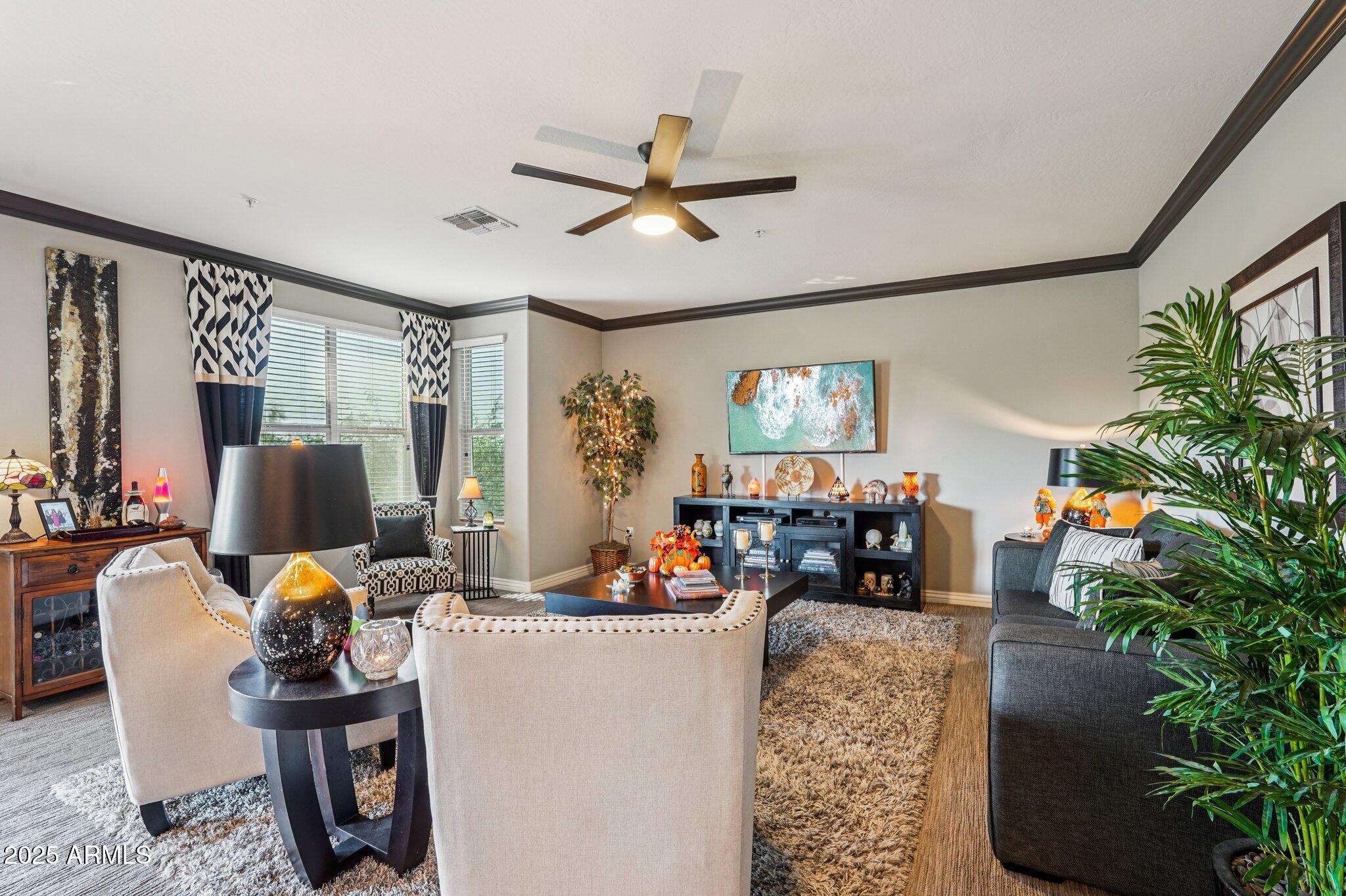 2425 W BRONCO BUTTE Trail 2046