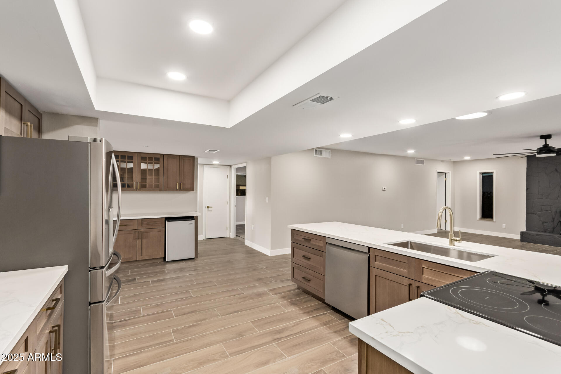 4703 W HAYWARD Avenue