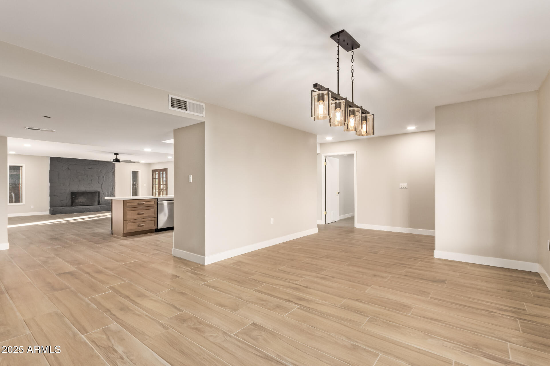 4703 W HAYWARD Avenue