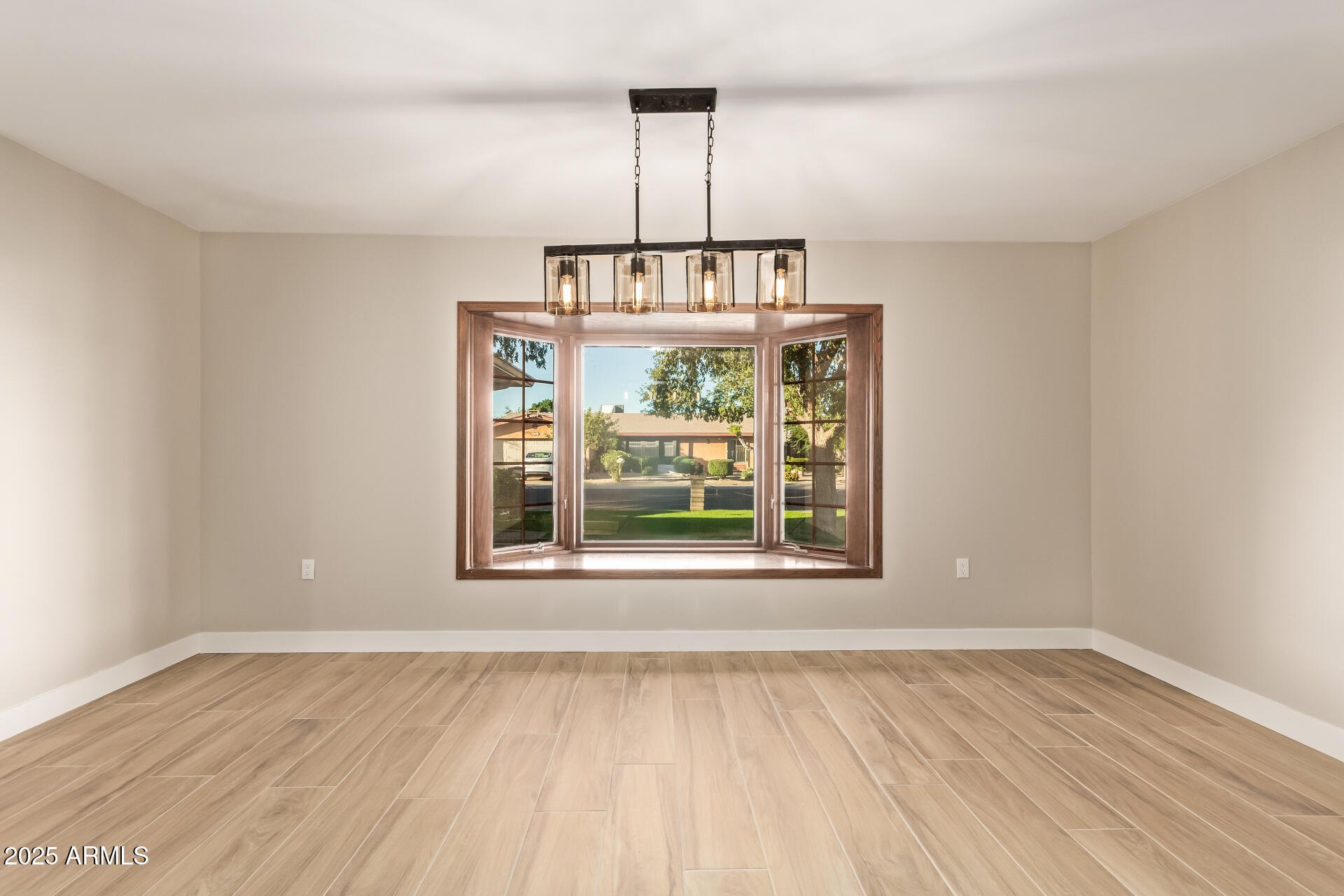 4703 W HAYWARD Avenue