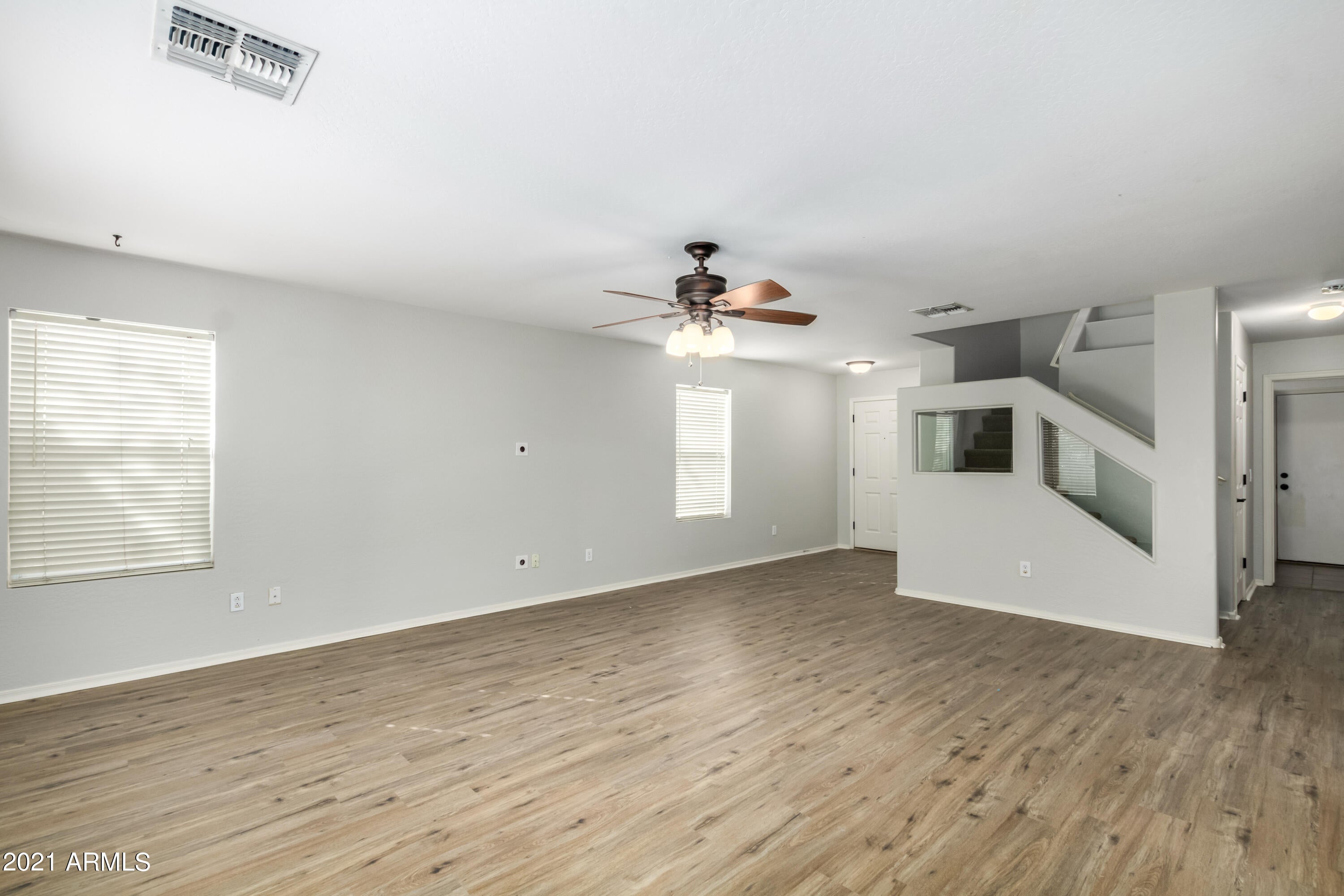 1347 E ROLLS Road