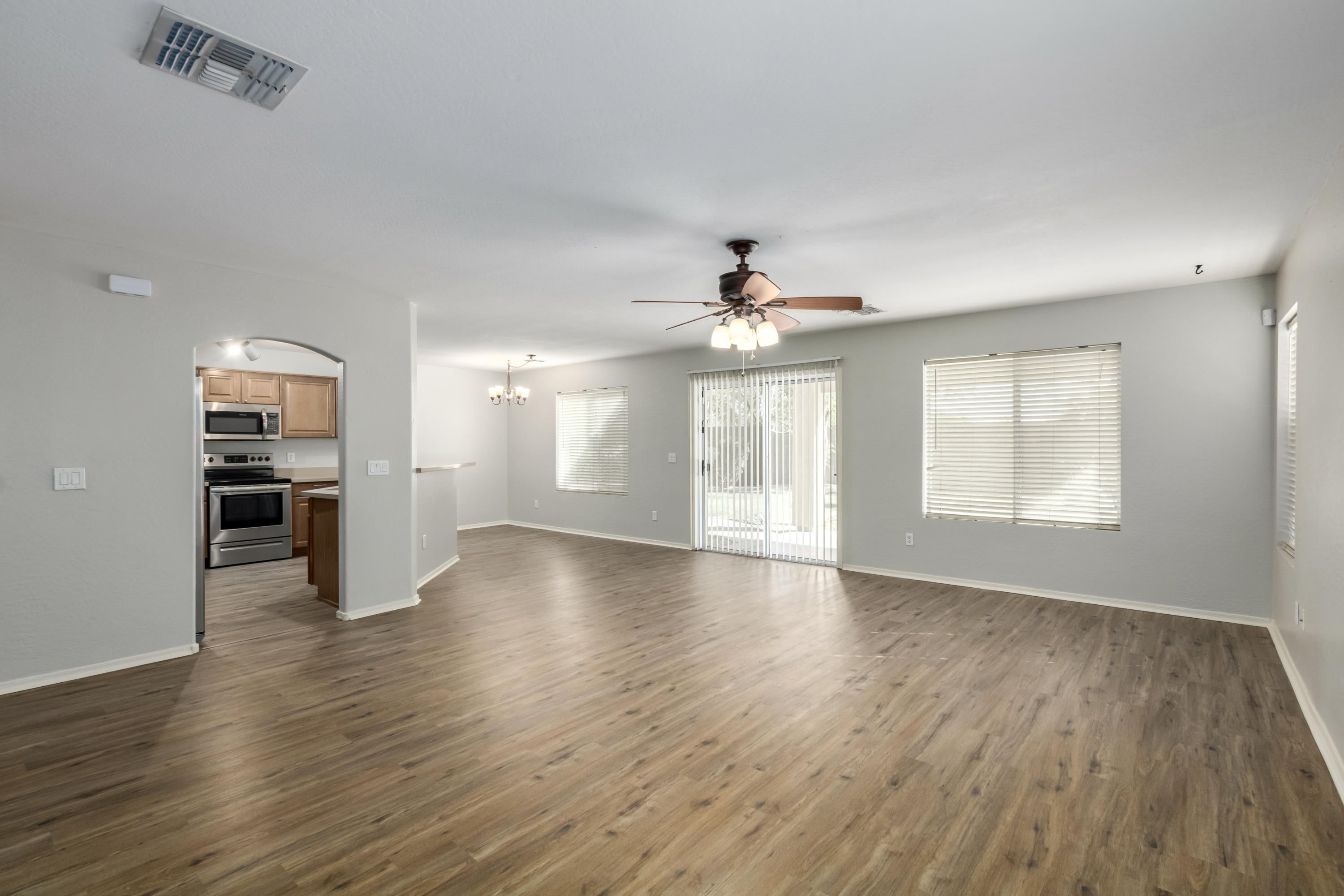 1347 E ROLLS Road