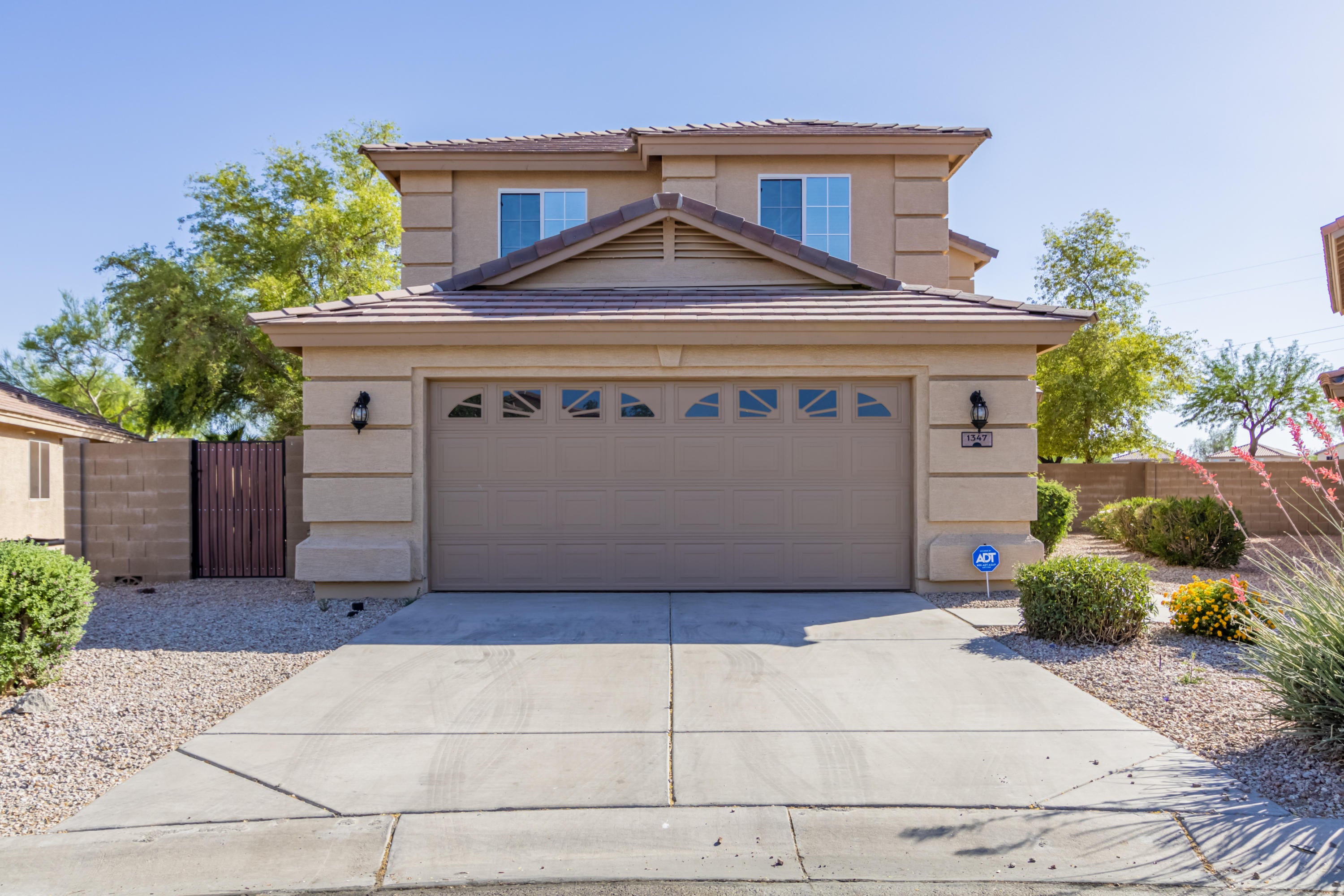1347 E ROLLS Road