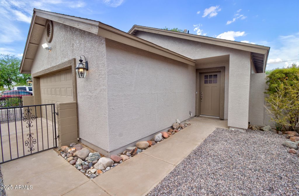 Photo of 302 N Cameron Avenue, Casa Grande, AZ 85122 (MLS # 6887008)